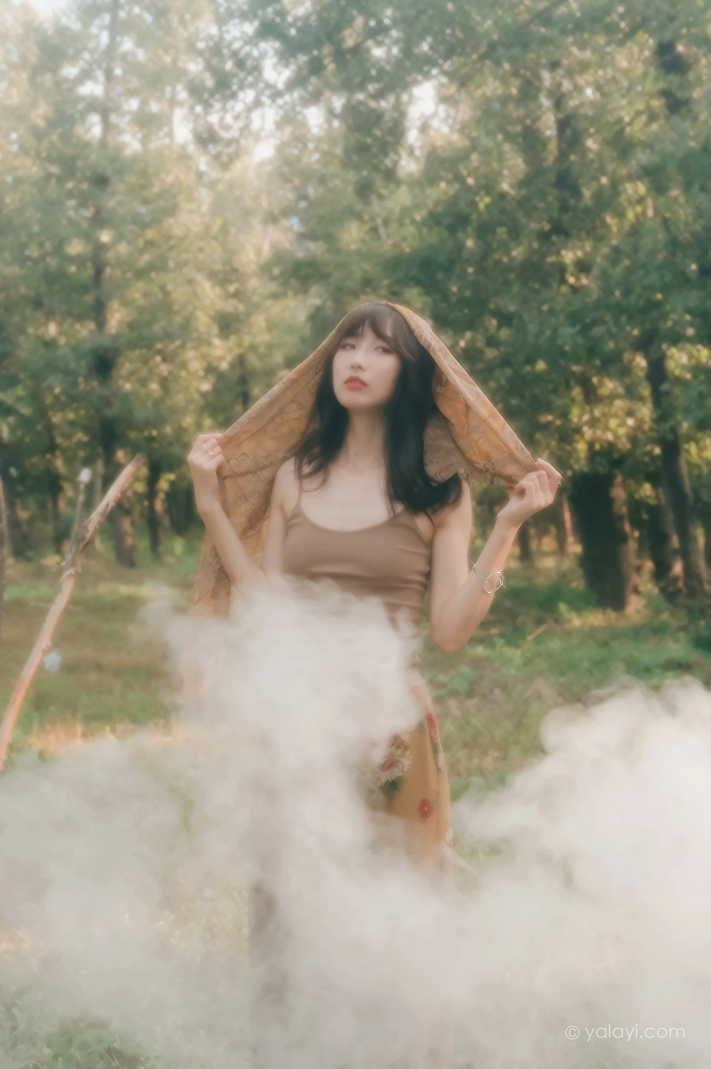 [YALAYI雅拉伊]NO.691 《梦境》 佳佳 橙色性感小背心加短裙私房写真第4张