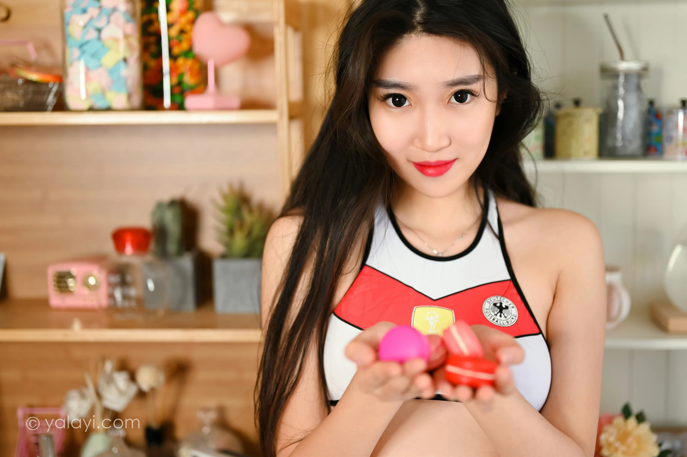 [YALAYI雅拉伊]2021.11.17 陪你看球 玫瑰 白色运动背心加短裙居家性感写真集第11张