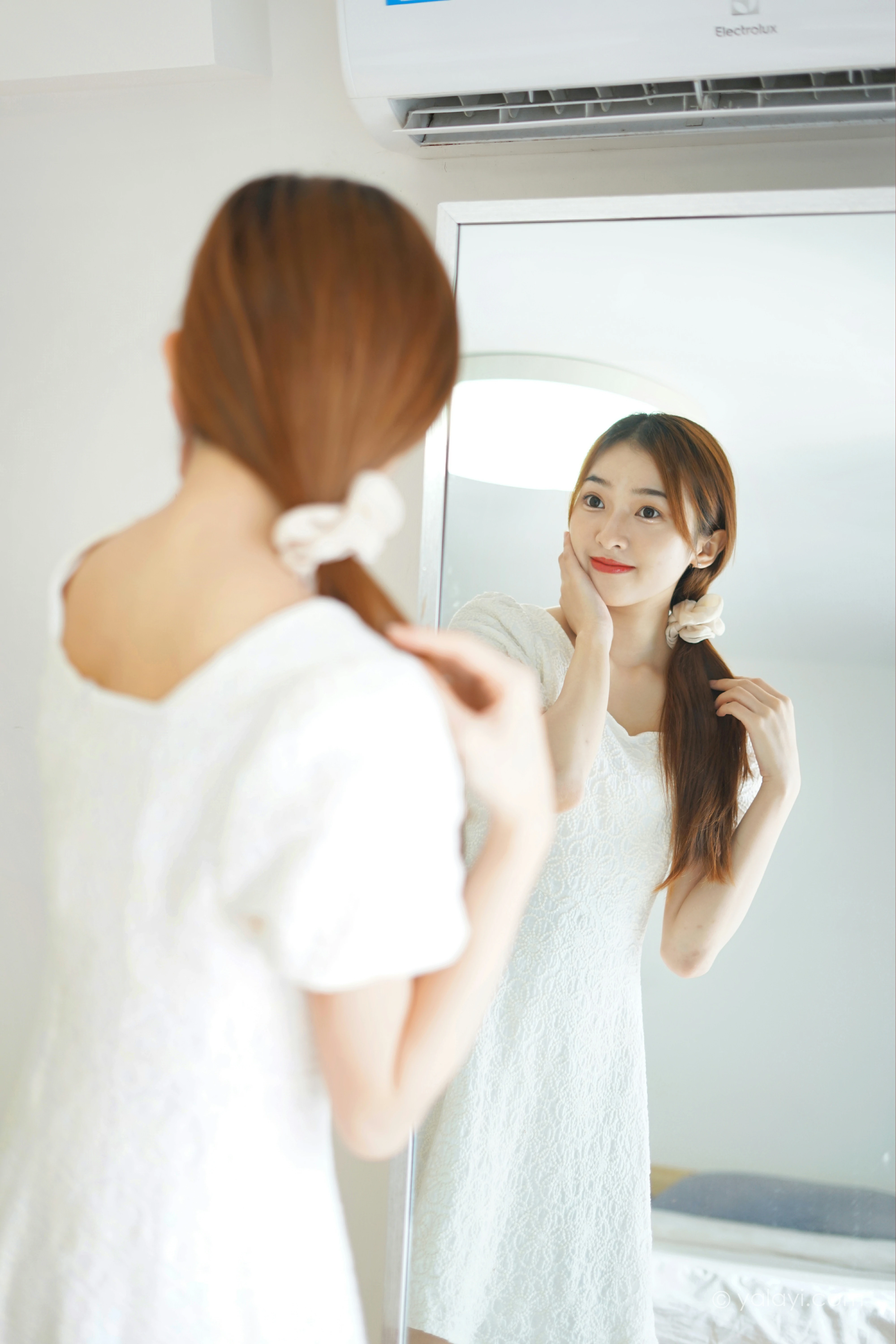 [YALAYI雅拉伊]NO.854 清晨阳光 楚媛 白色蕾丝连衣裙居家性感写真集第9张