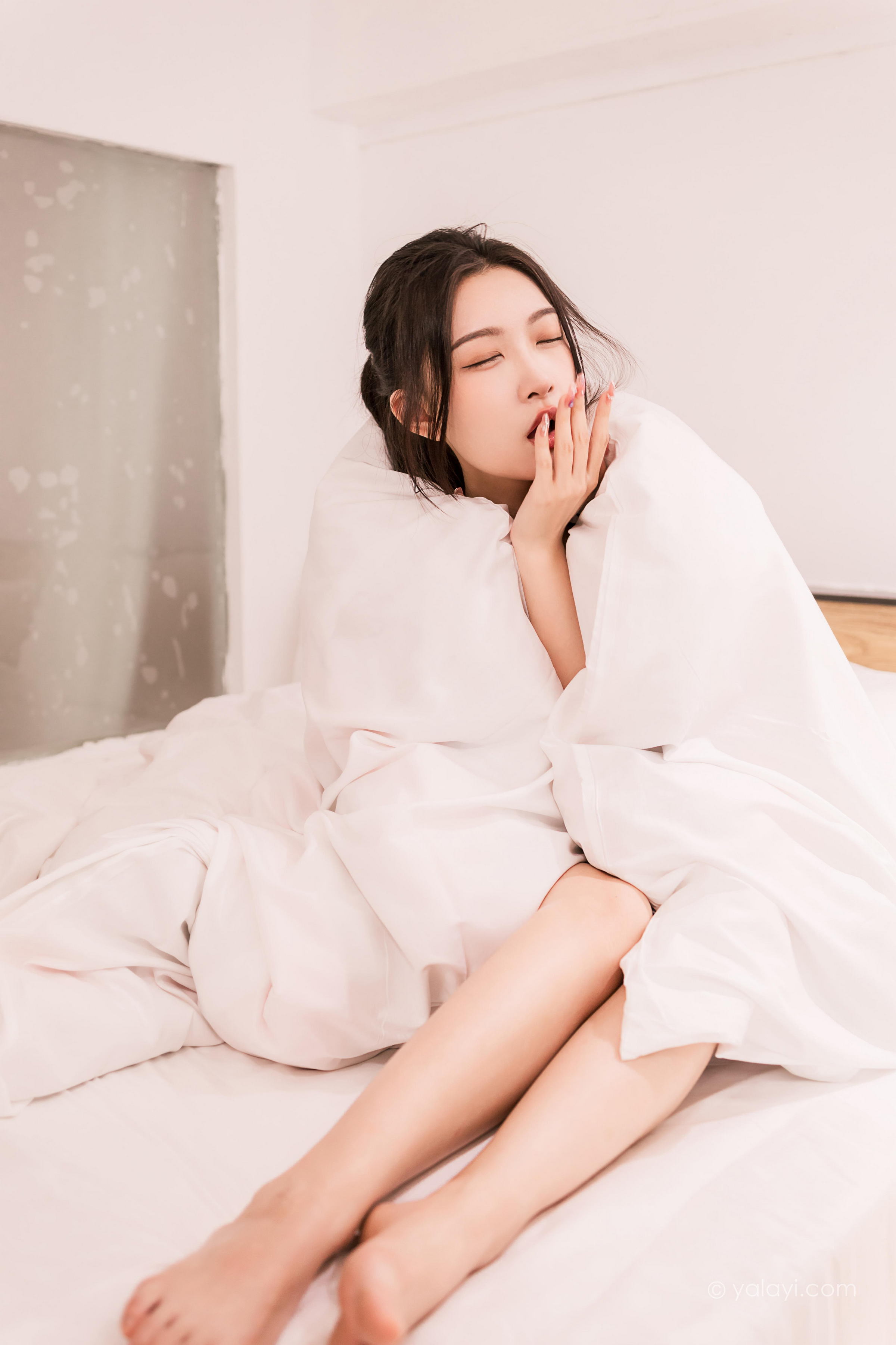 [YALAYI雅拉伊]2022.07.11 一直爱你 徐小云 白底黑点吊带连衣裙居家清纯写真集第11张