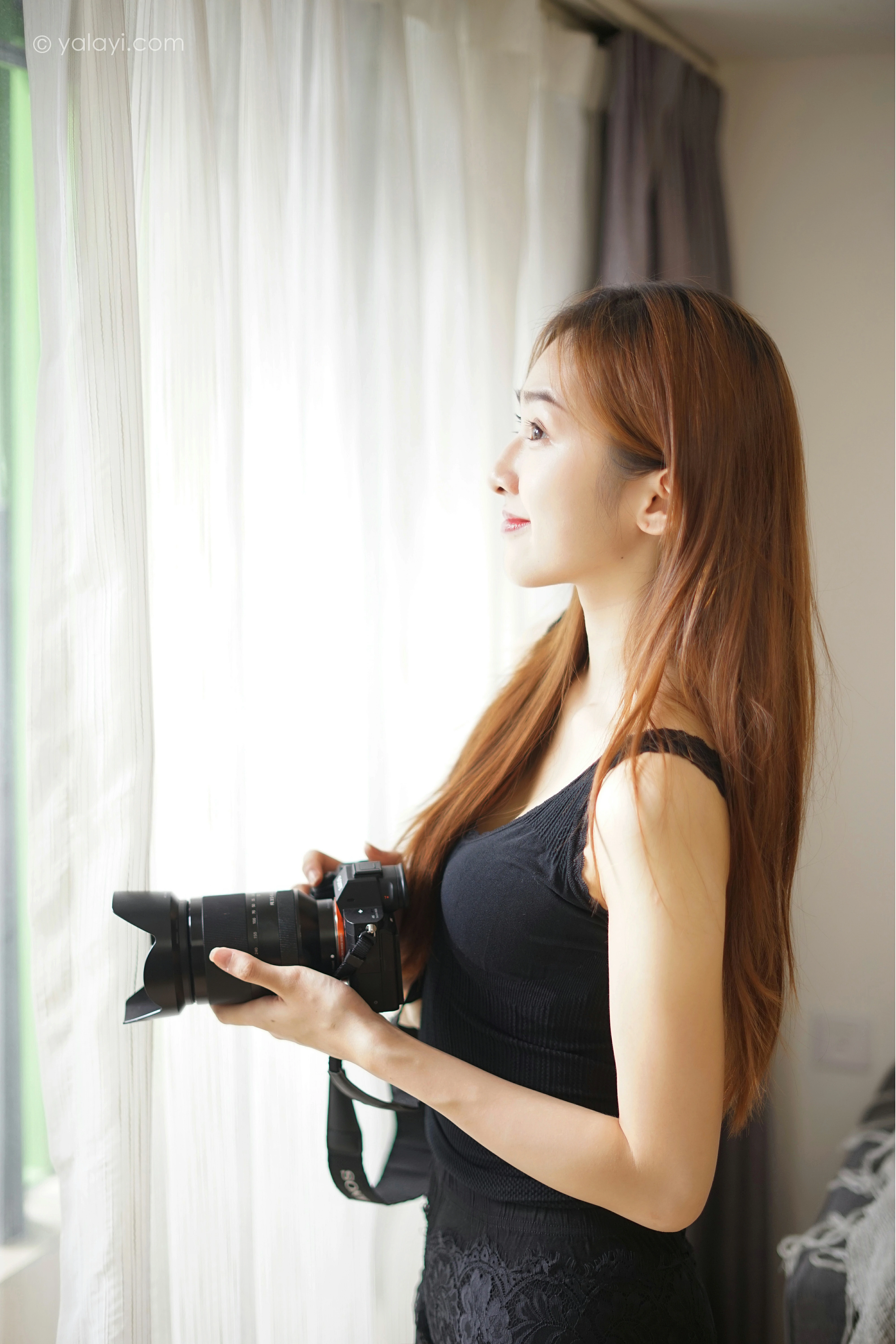[YALAYI雅拉伊]NO.856 新晋摄影师 梦媛 黑色背心加蕾丝短裤性感写真集第13张