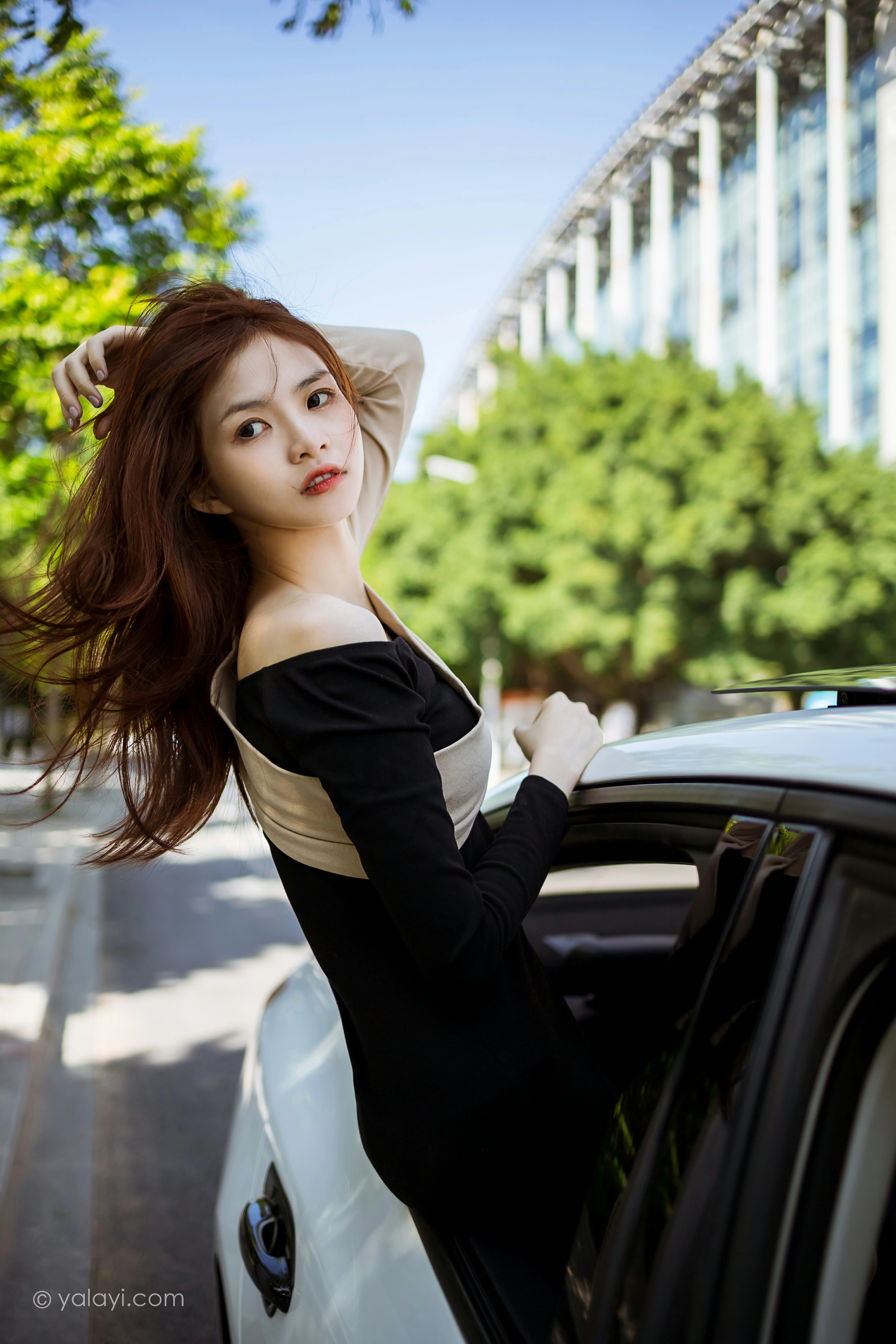 [YALAYI雅拉伊]2021.11.10 兜风 茹莎 黑色连身礼服裙性感写真集第5张