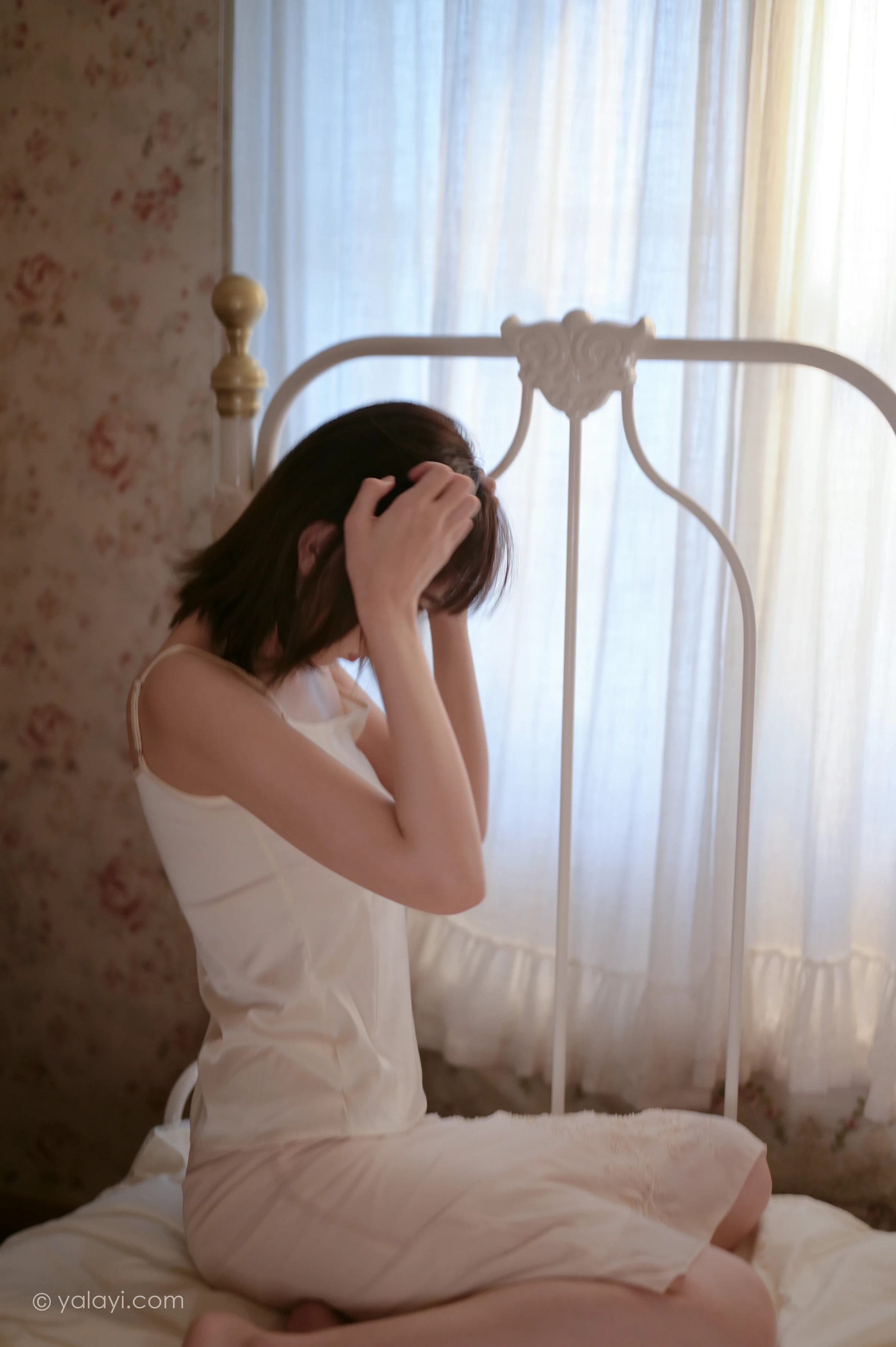 [YALAYI雅拉伊]NO.696 《孤独患者》 妍妍 白色性感小背心加粉色长裙私房写真集第7张