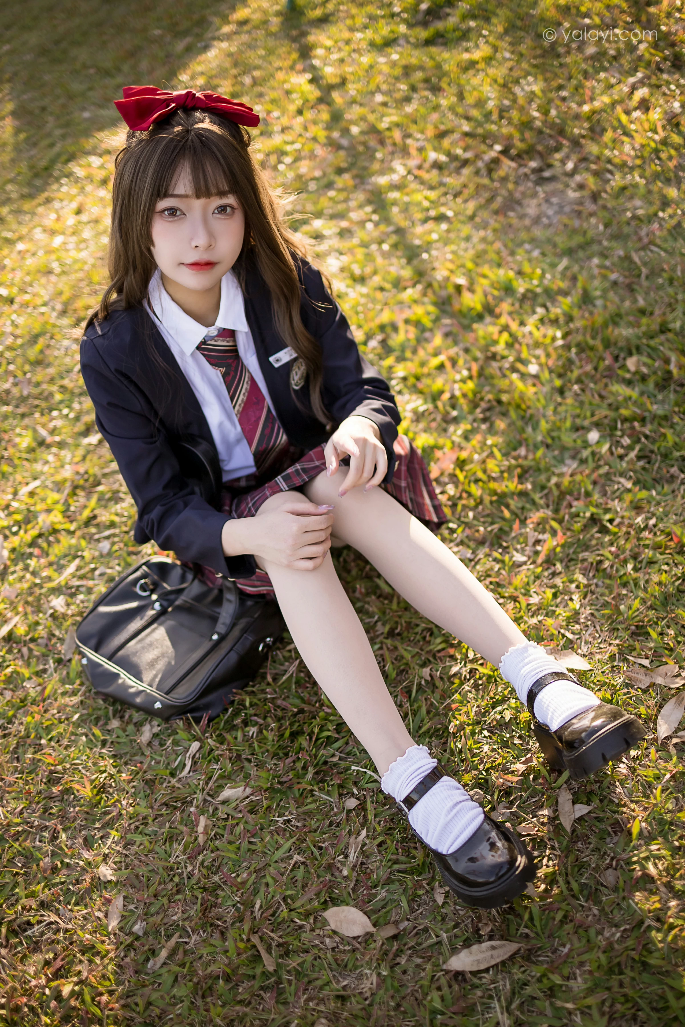 [YALAYI雅拉伊]2022.01.03 最美的青春 阿禾 蓝色JK制服衬衫加红色格子短裙私房写真集第2张