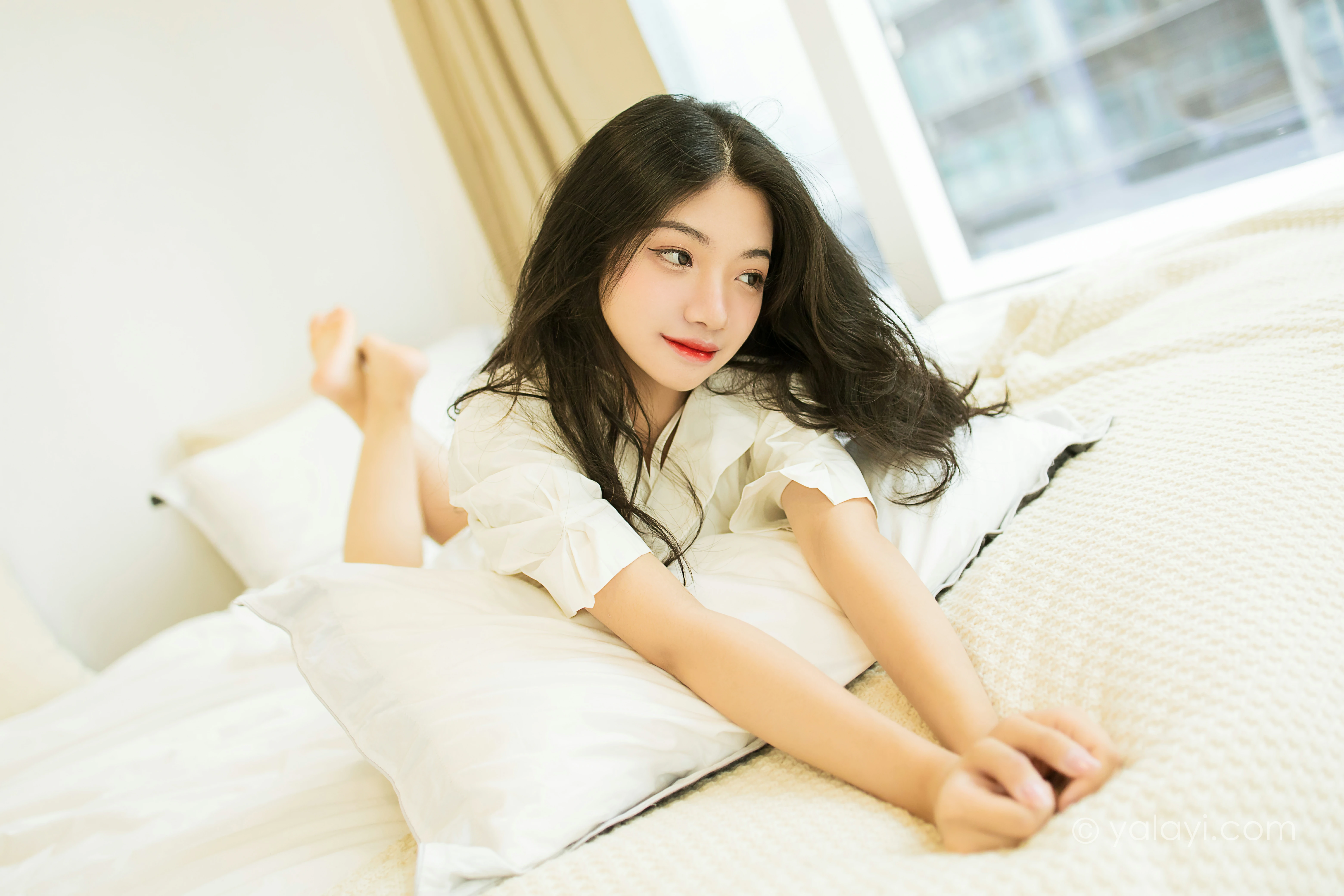 [YALAYI雅拉伊]NO.846 亲密爱人 孙小怡 白色衬衫加内衣性感私房写真集第6张