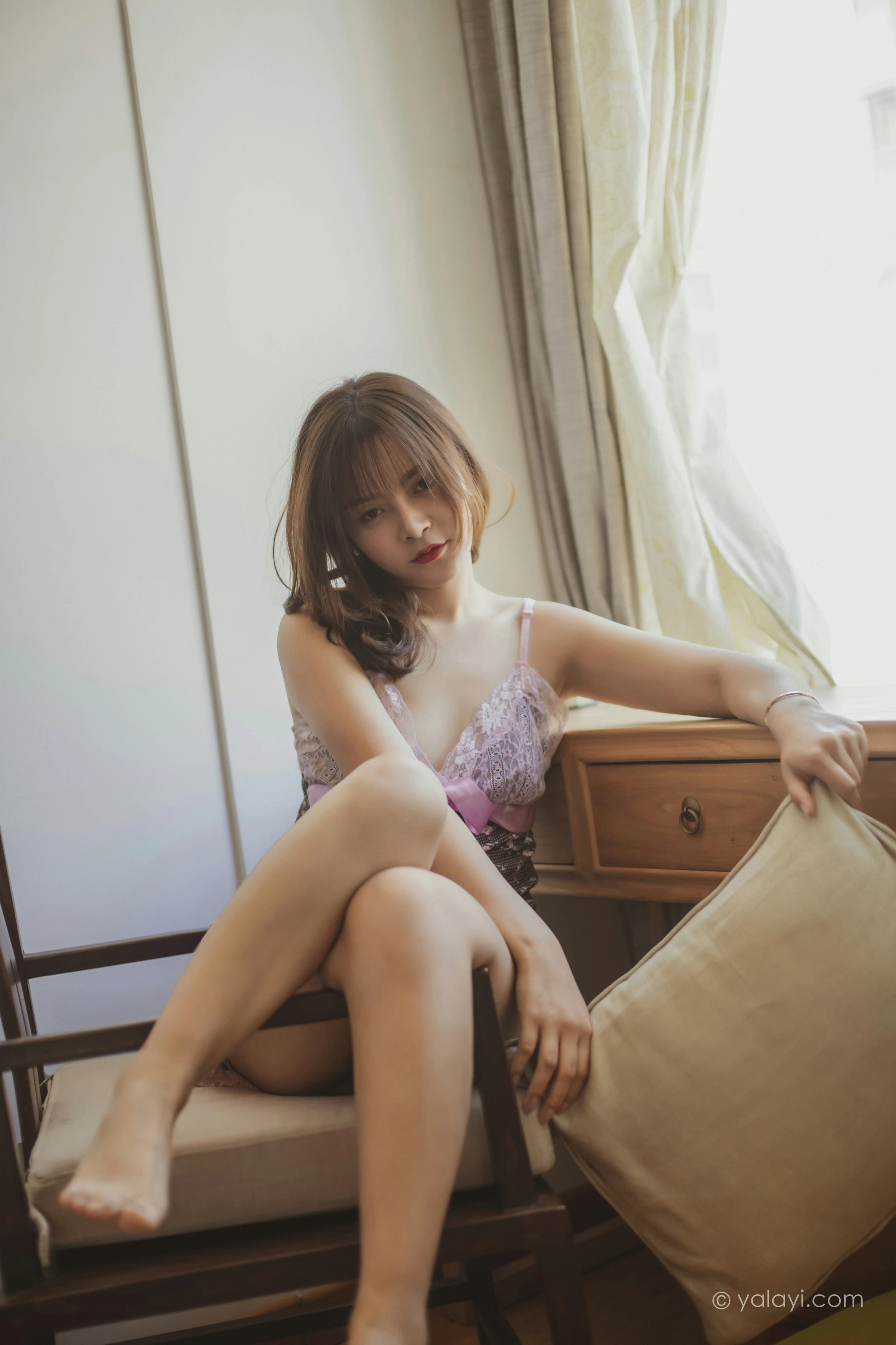 [YALAYI雅拉伊]2021.12.10 自愈 芷琳 粉色吊带蕾丝睡衣裙性感私房写真集第12张