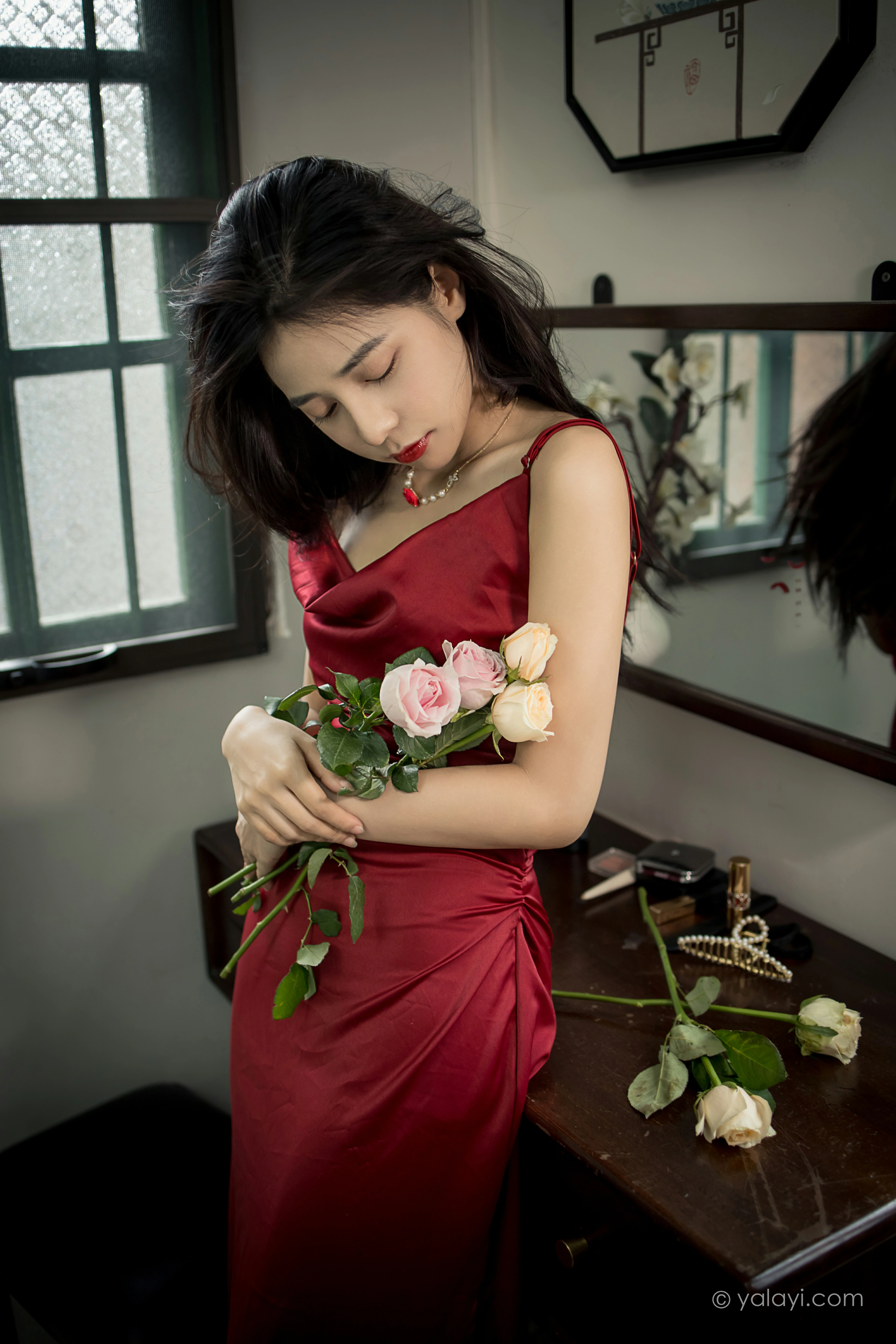 [YALAYI雅拉伊]NO.848 红颜 诗咏 红色吊带连衣裙居家性感写真集第6张