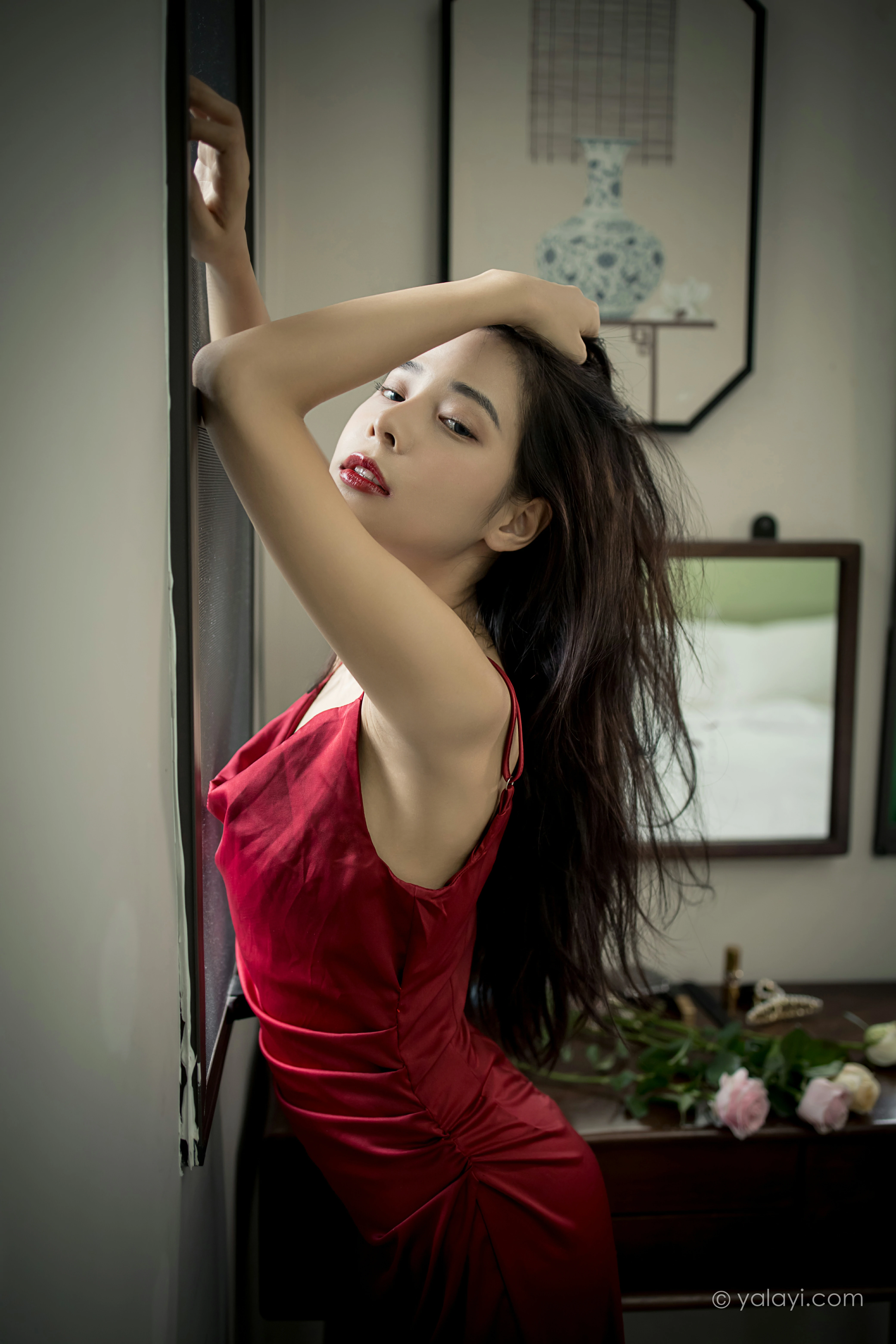 [YALAYI雅拉伊]NO.848 红颜 诗咏 红色吊带连衣裙居家性感写真集第12张