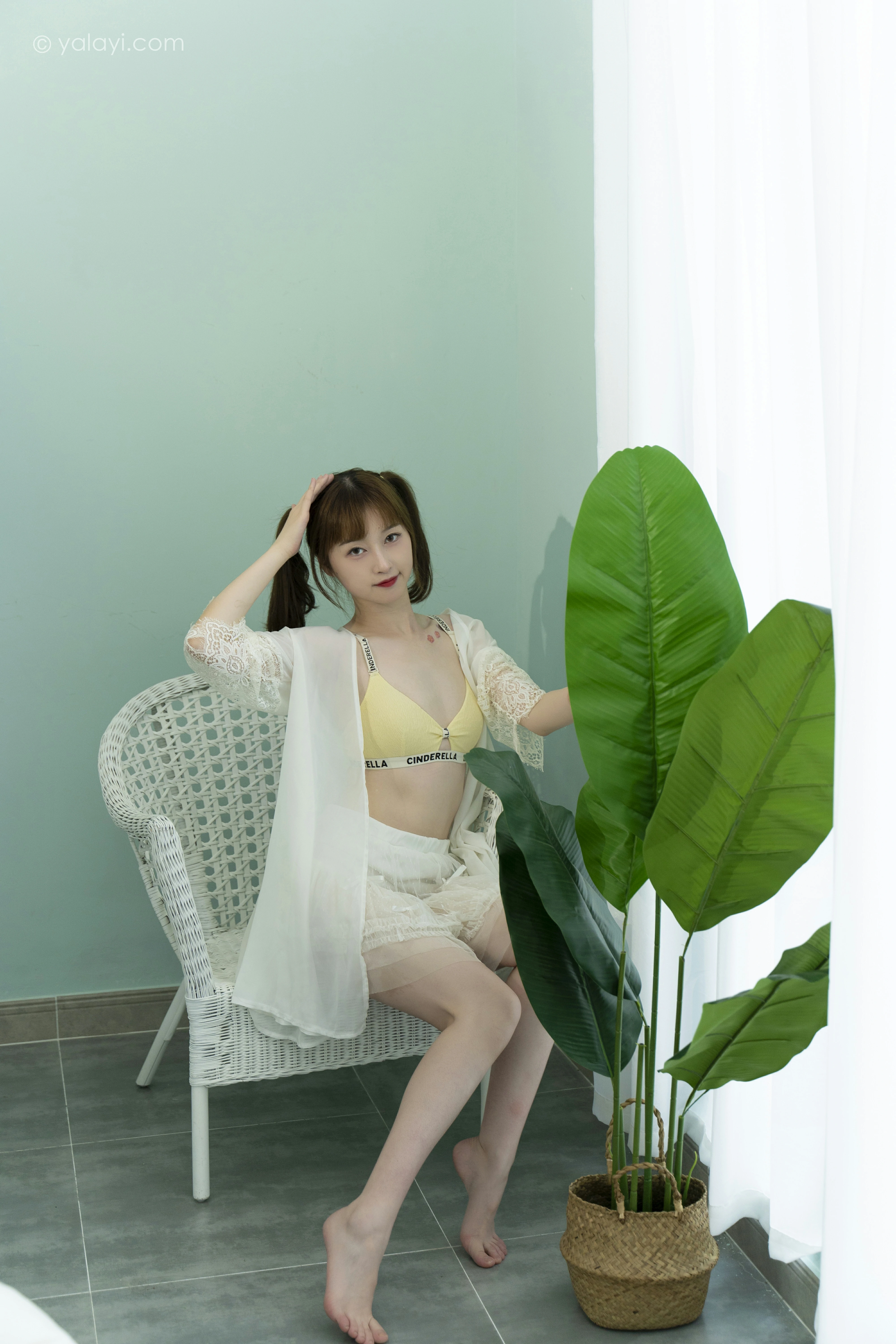 [YALAYI雅拉伊]NO.849 花漾裙裙 京京 白色透视睡衣与短裙加黄色内衣性感写真集第6张