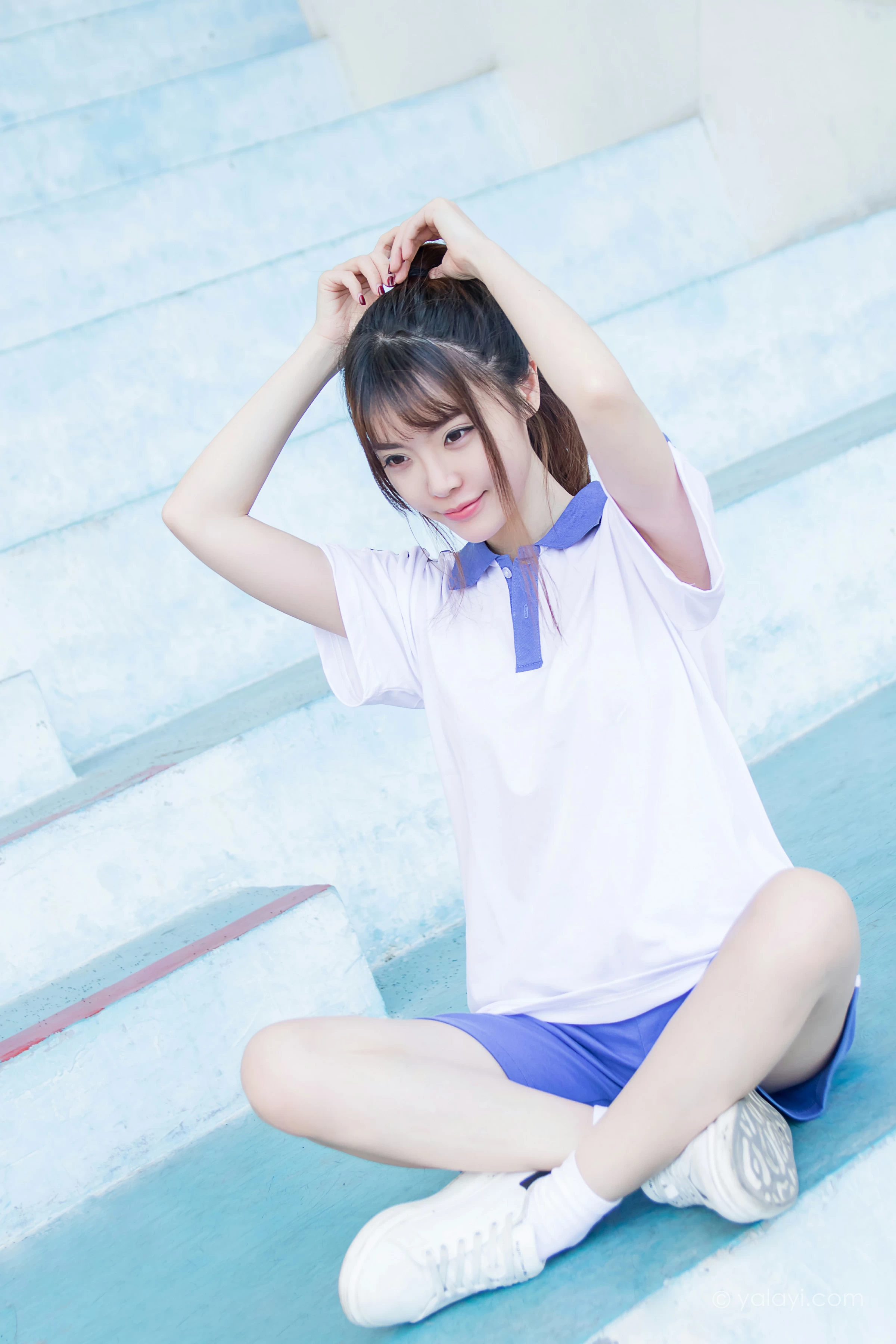 [YALAYI雅拉伊]NO.731 《那些年》 阳阳 白色短袖校服加蓝色短裤私房写真集第4张