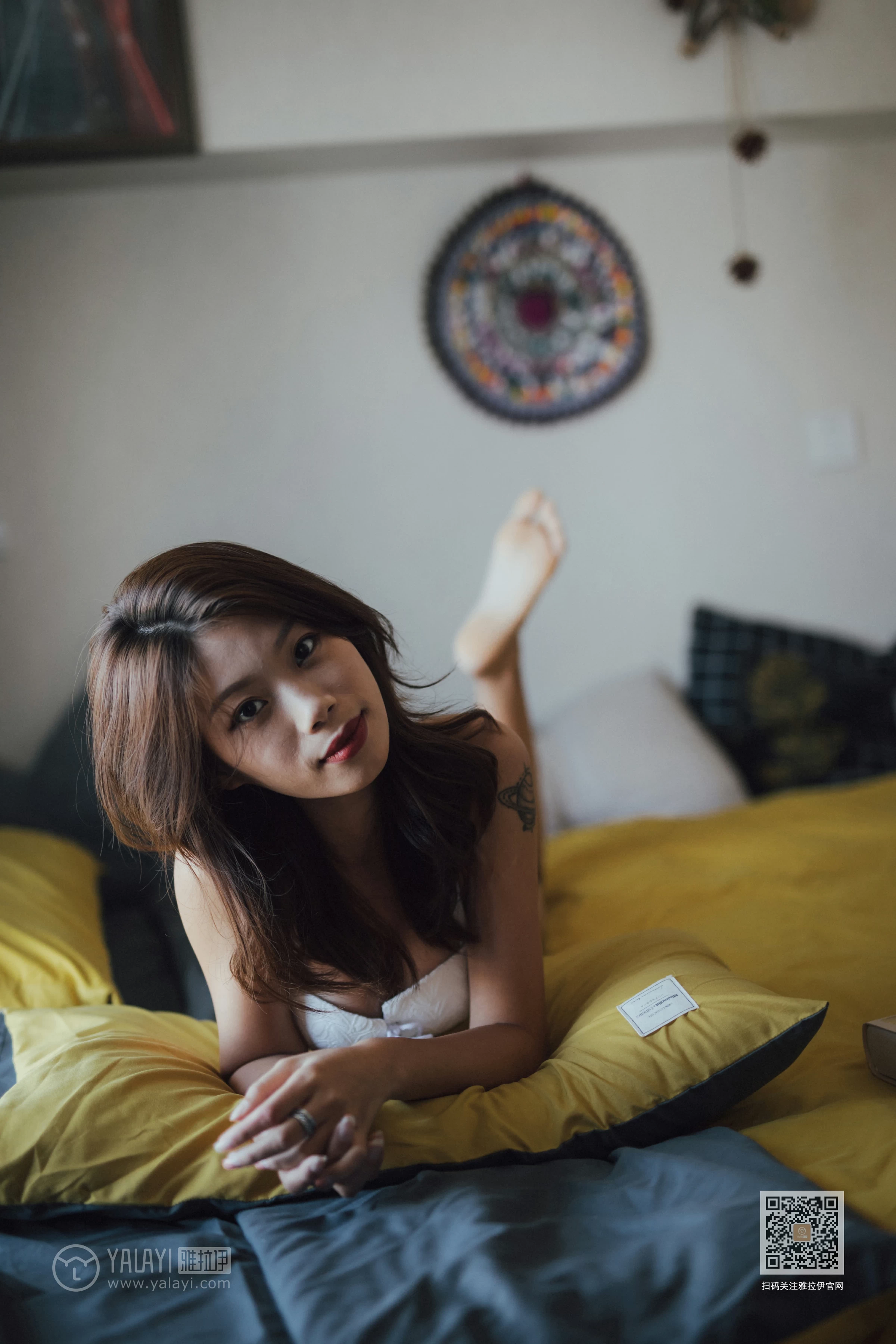 [YALAYI雅拉伊]Vol.448 靡靡之音 静初 白色蕾丝内衣居家性感私房写真集第5张
