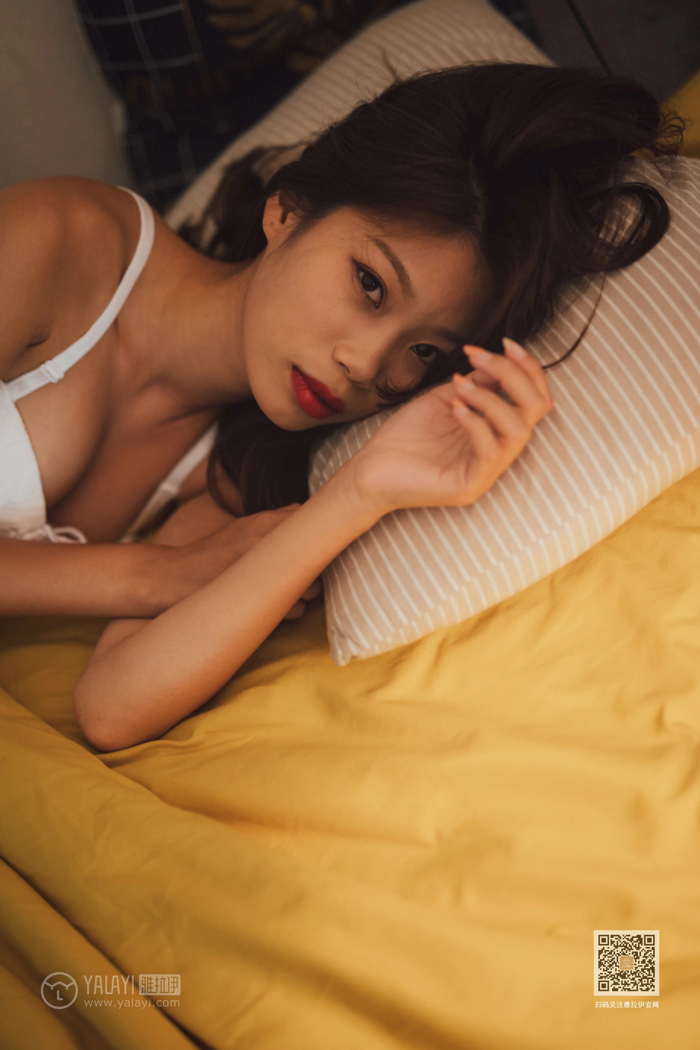 [YALAYI雅拉伊]Vol.448 靡靡之音 静初 白色蕾丝内衣居家性感私房写真集第14张