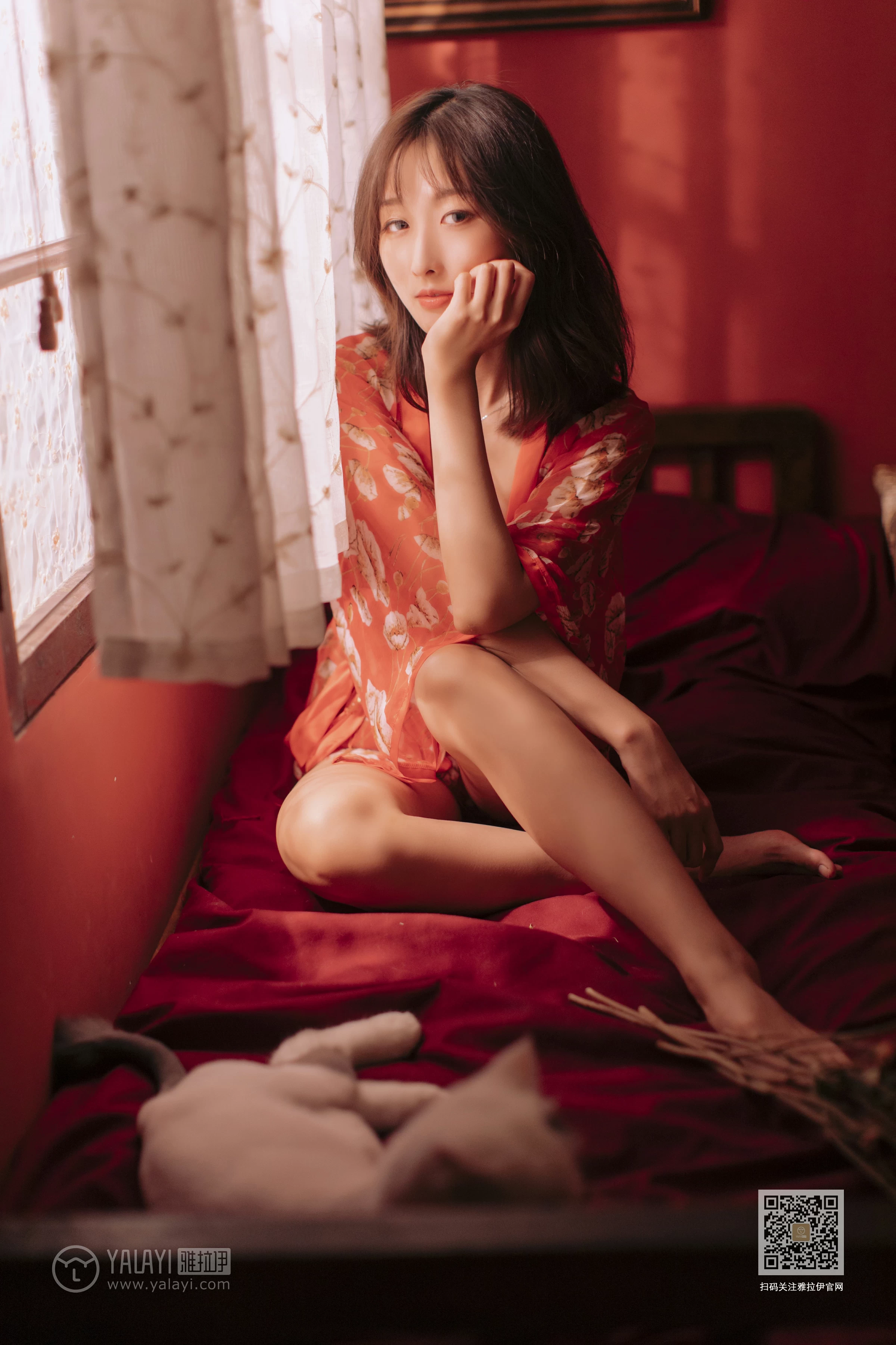 [YALAYI雅拉伊]Vol.460 红妆写真 佳佳 红色睡衣居家性感私房写真集第3张