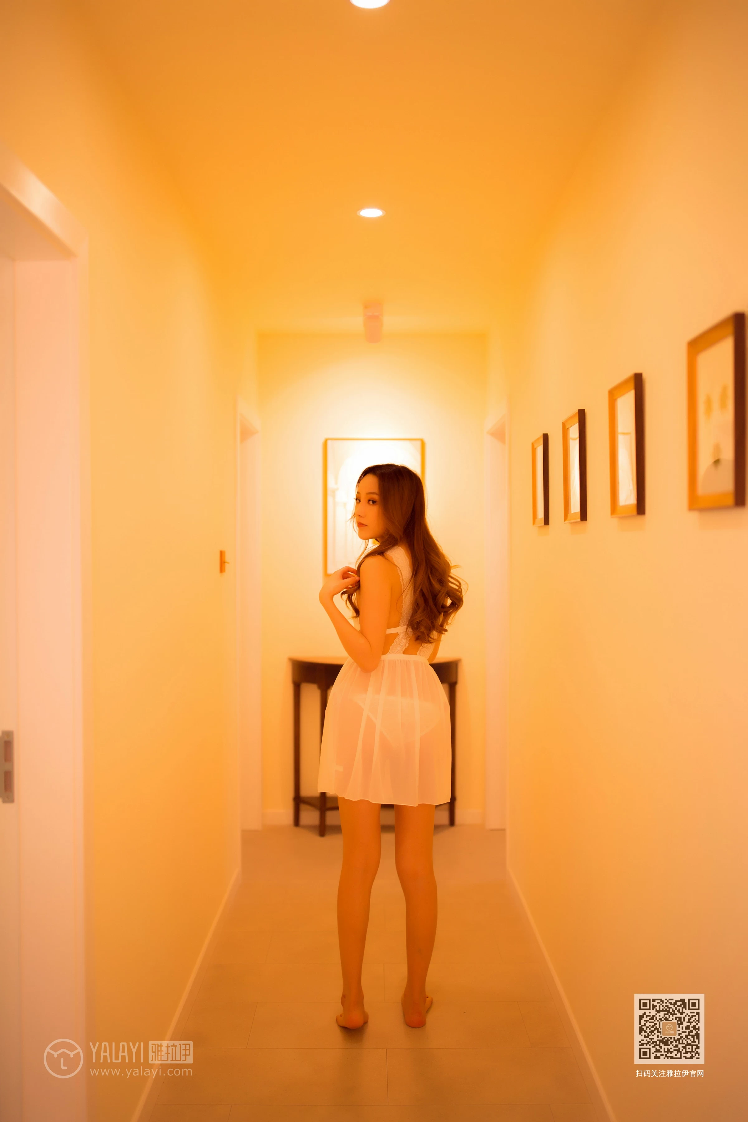 [YALAYI雅拉伊]Vol.461 下班快回来 上官莹莹 白色透视情趣睡衣性感私房写真集第1张