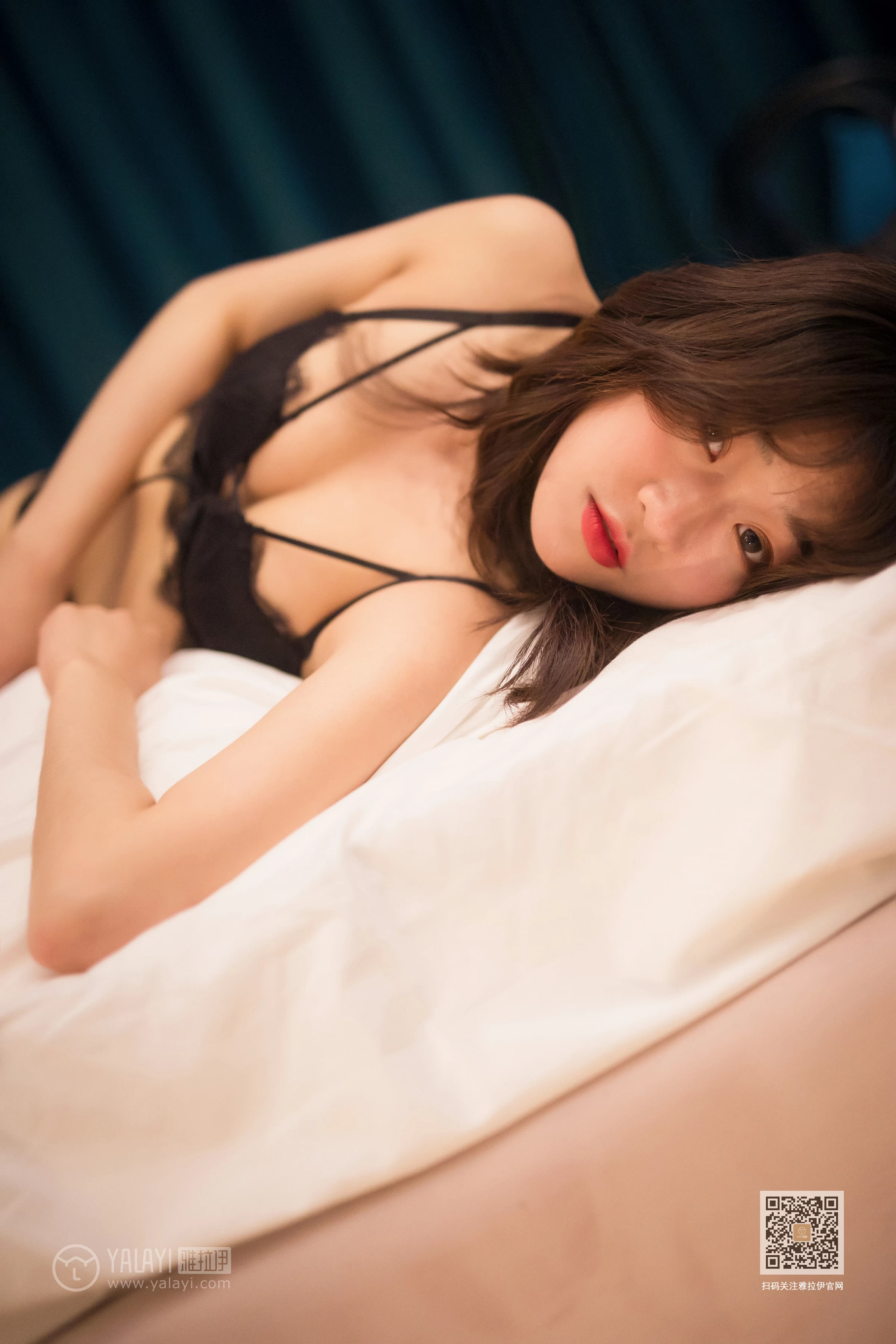 [YALAYI雅拉伊]Vol.537 撒娇女友最好命 小颖 黑色蕾丝情趣内衣性感私房写真集第14张