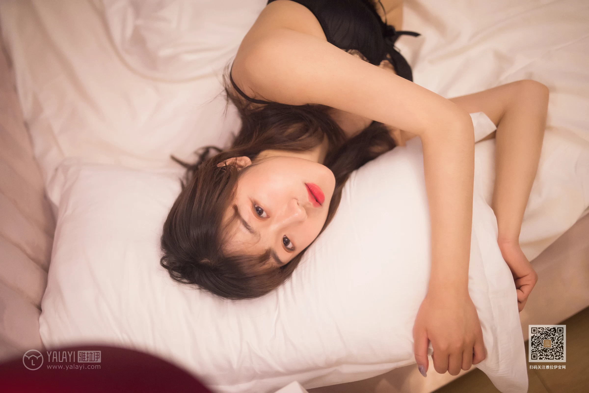 [YALAYI雅拉伊]Vol.537 撒娇女友最好命 小颖 黑色蕾丝情趣内衣性感私房写真集第11张