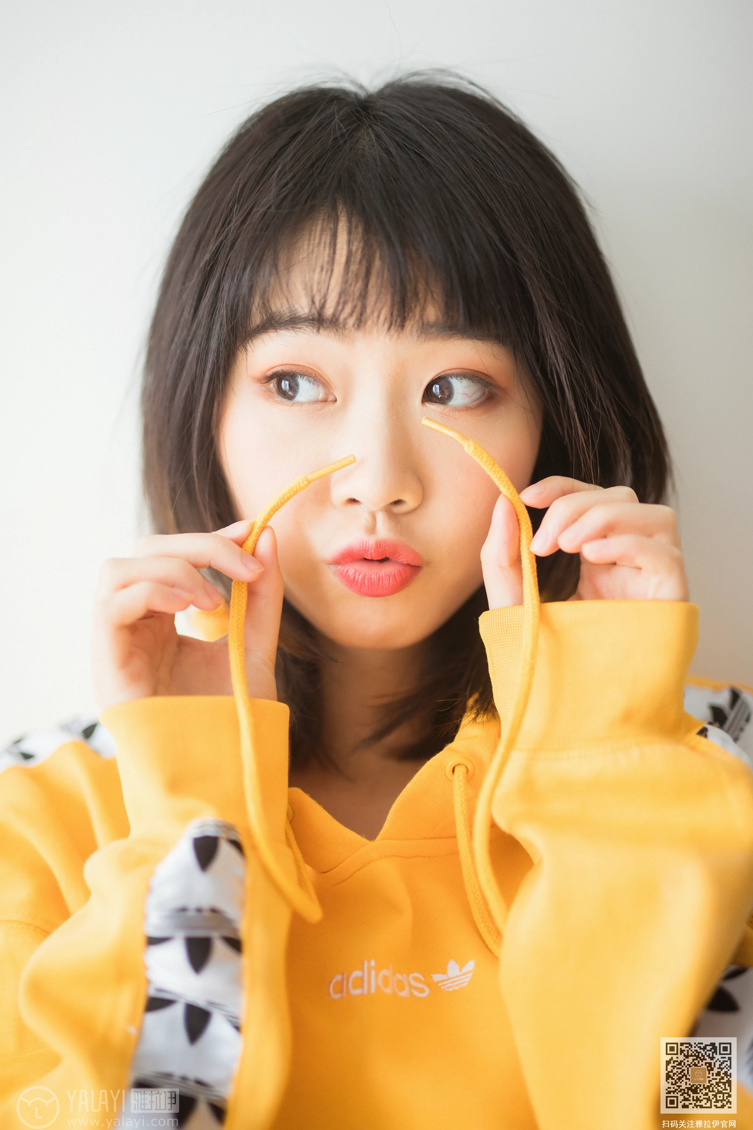 [YALAYI雅拉伊]Vol.528 缤纷阳光 粉粉 橙色卫衣加白色性感内衣私房写真集第7张