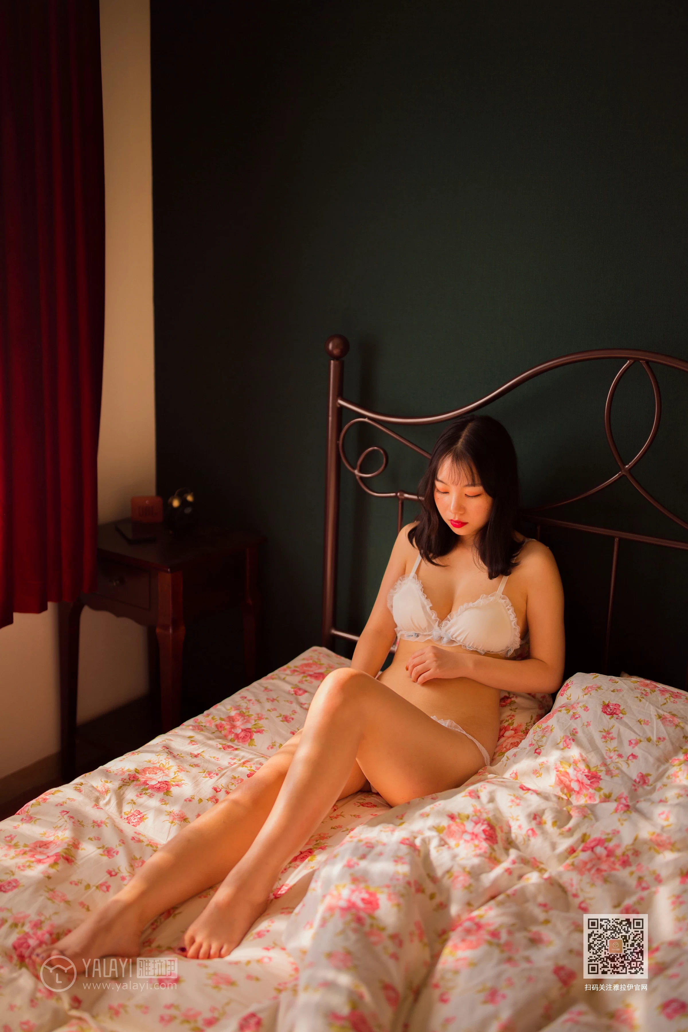 [YALAYI雅拉伊]Vol.546 白里透红 苗婷婷 白色蕾丝情趣内衣性感私房写真集第5张