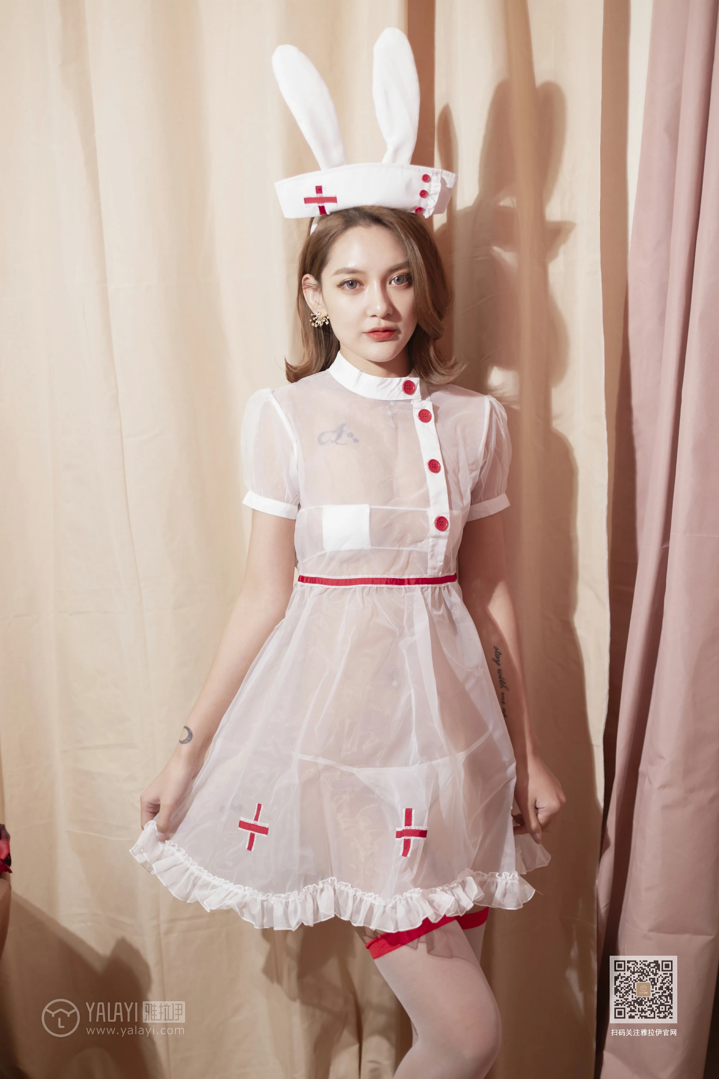 [YALAYI雅拉伊]Vol.556 最美守护者 刘子炀 透视情趣护士制服加白色丝袜美腿玉足性感私房写真集第3张
