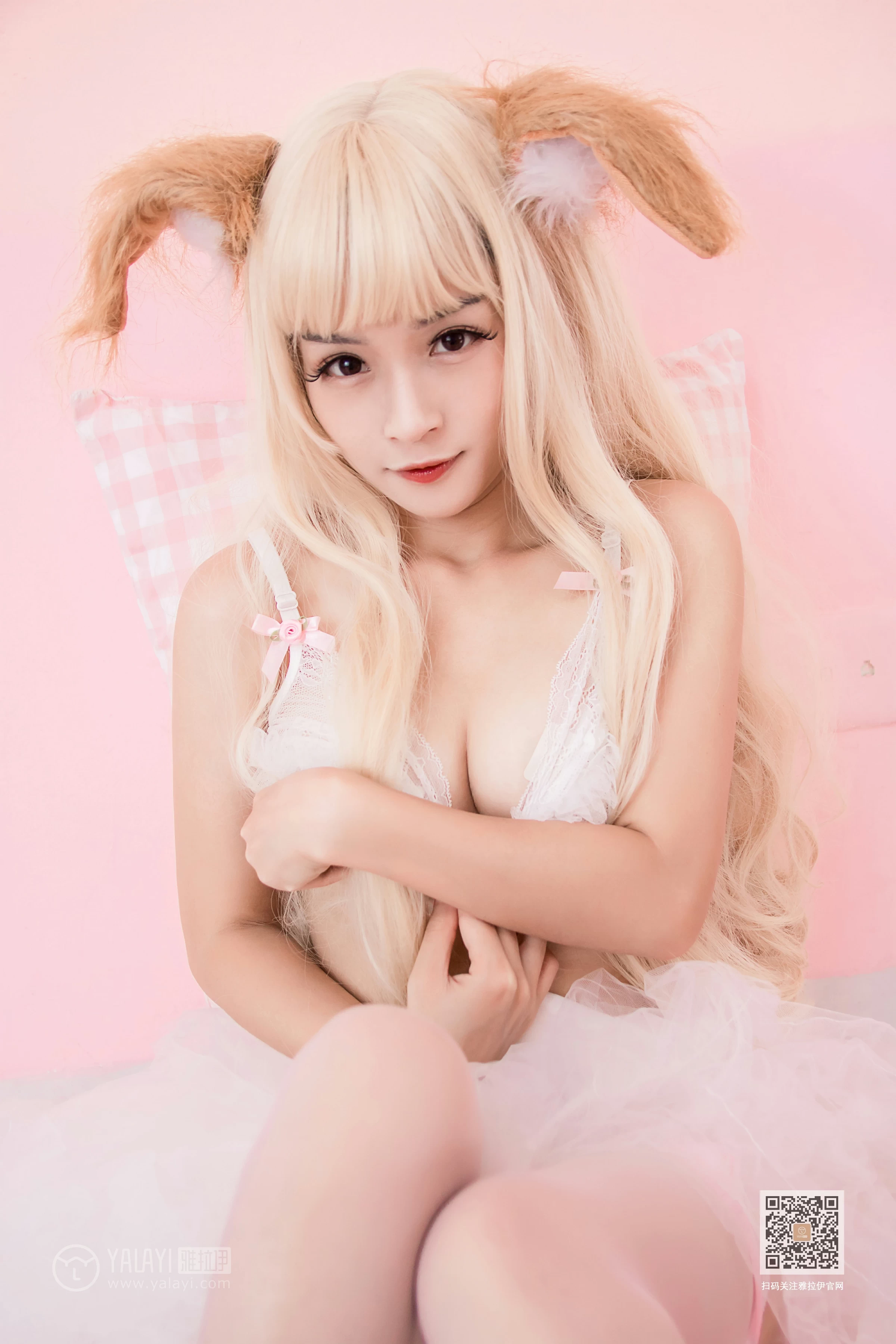 [YALAYI雅拉伊]Vol.562 二代妖精 艾丽 粉色透视情趣内衣加粉色丝袜美腿性感私房写真集第11张