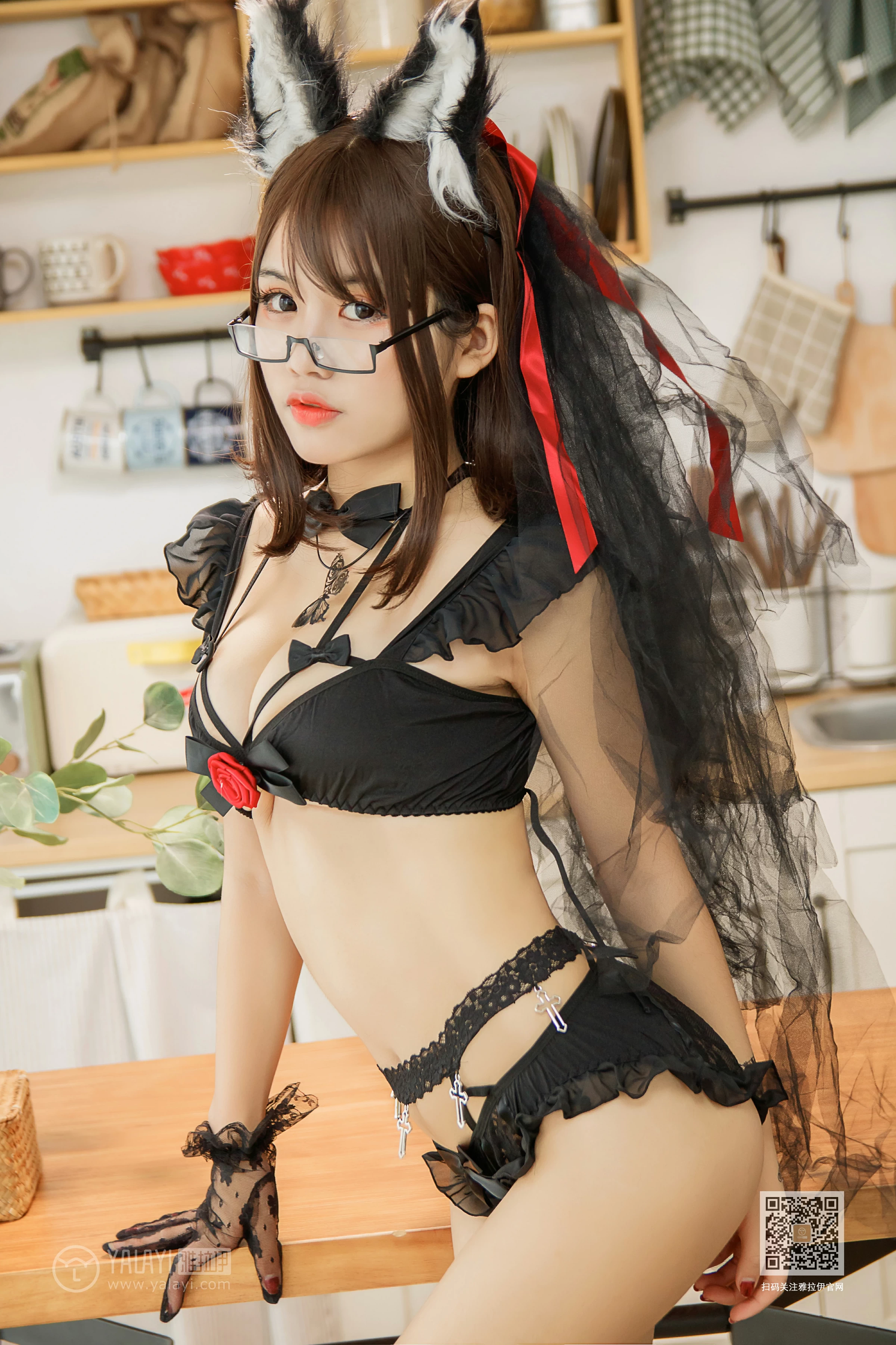 [YALAYI雅拉伊]Vol.571 做你的安琪拉 莉娜 黑色情趣制服内衣性感私房写真集第3张