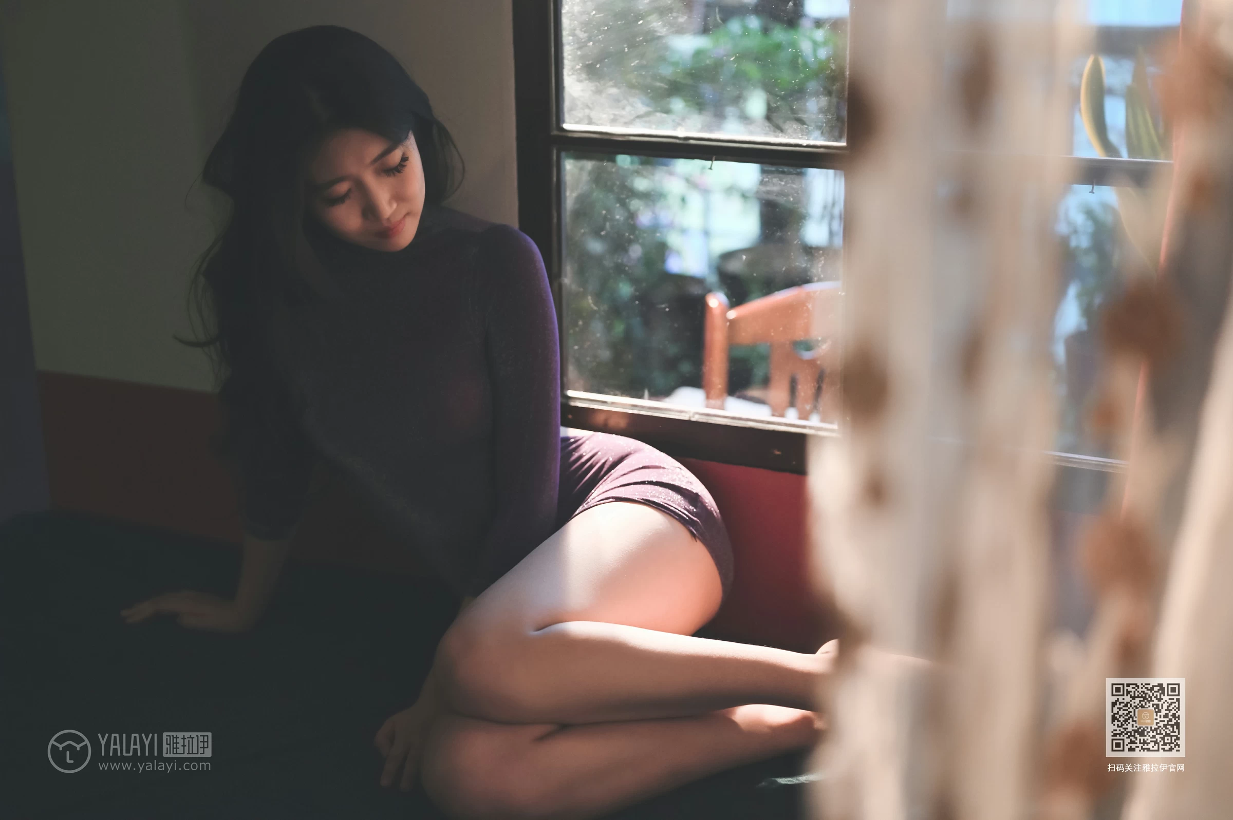 [YALAYI雅拉伊]Vol.583 那一片浓情 玫瑰 紫色紧身裸背连衣裙性感私房写真集第11张