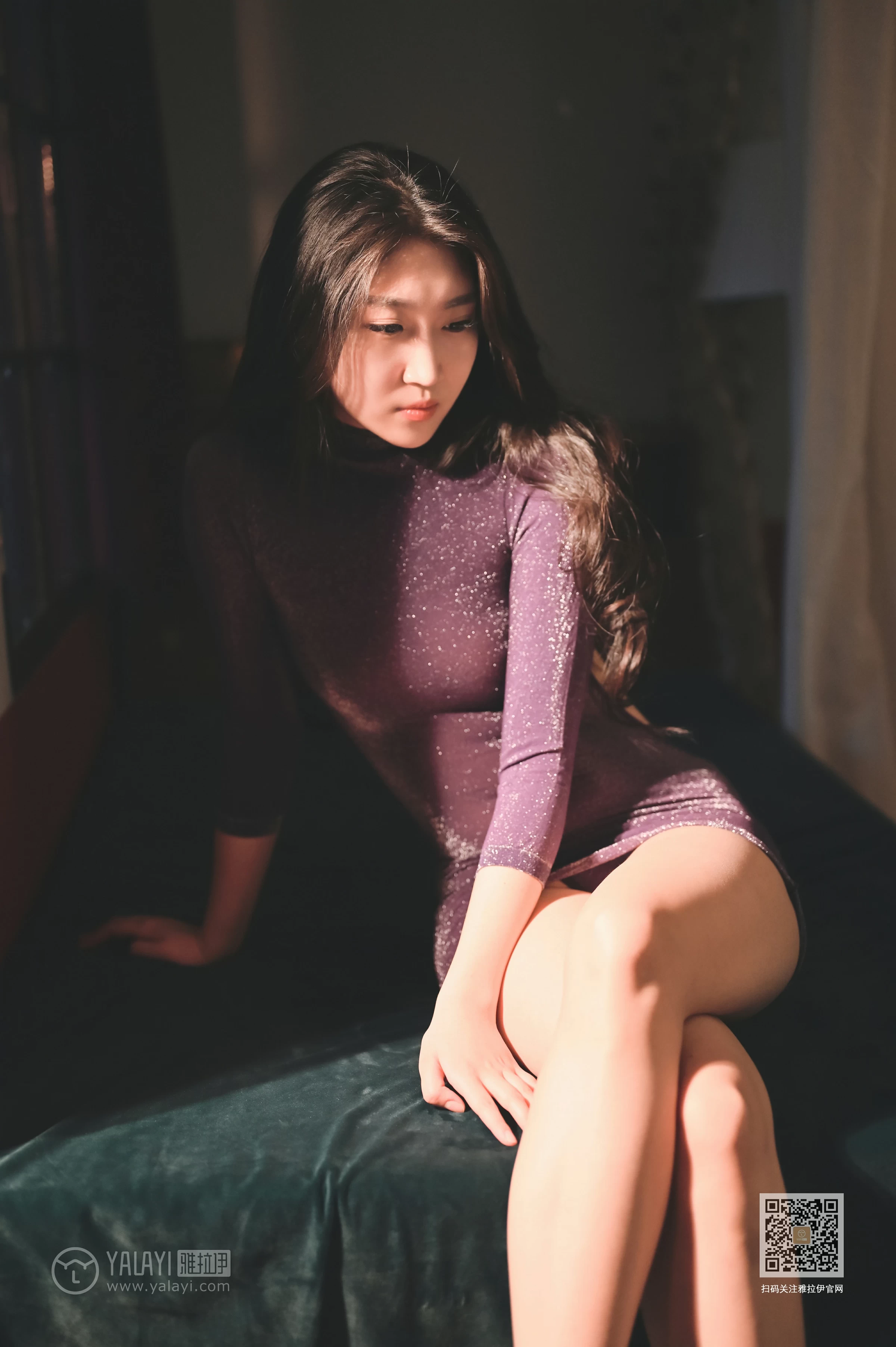 [YALAYI雅拉伊]Vol.583 那一片浓情 玫瑰 紫色紧身裸背连衣裙性感私房写真集第13张