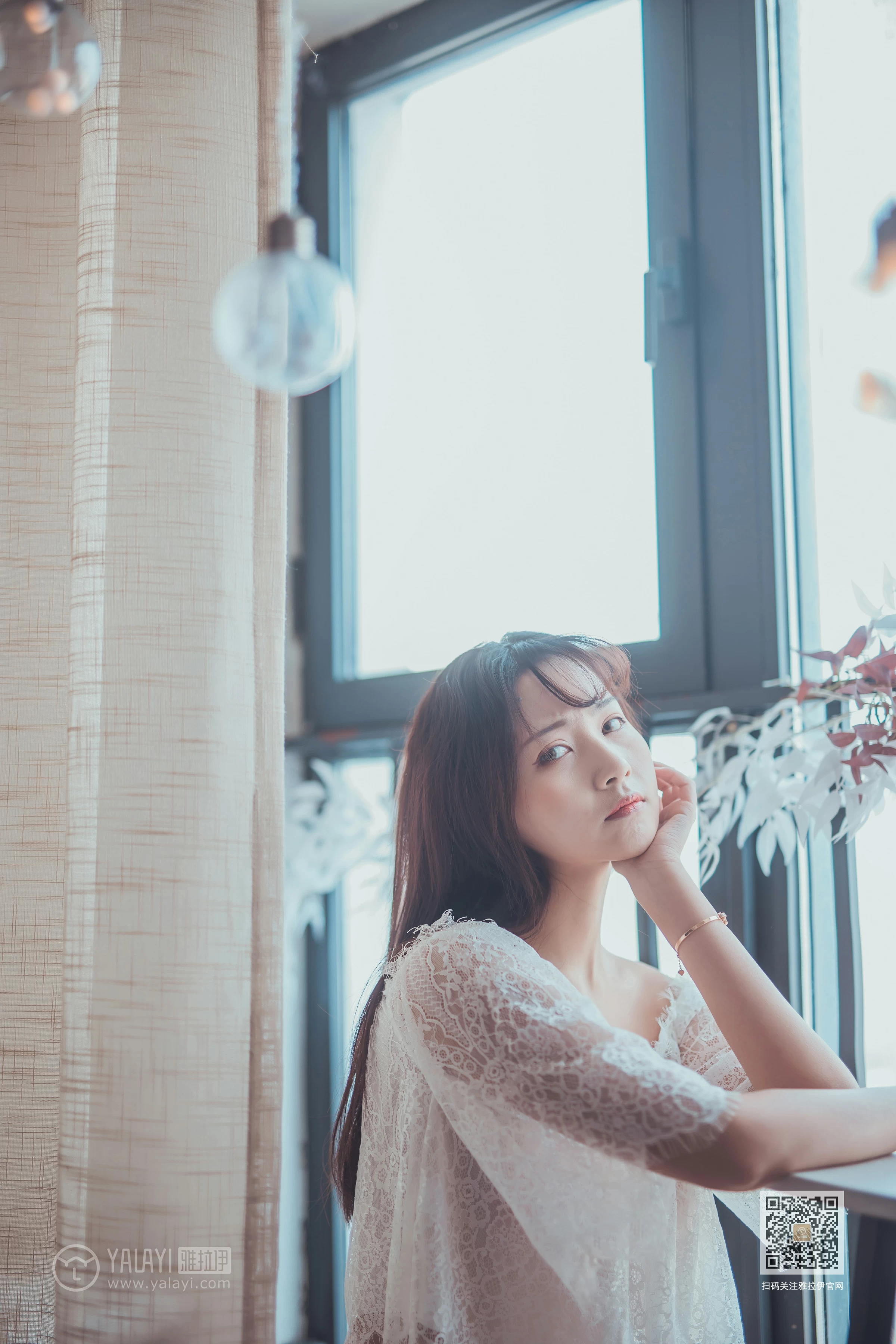 [YALAYI雅拉伊]Vol.588 清水有毒 唐芯 白色透视镂空上衣加短裤性感私房写真集第3张
