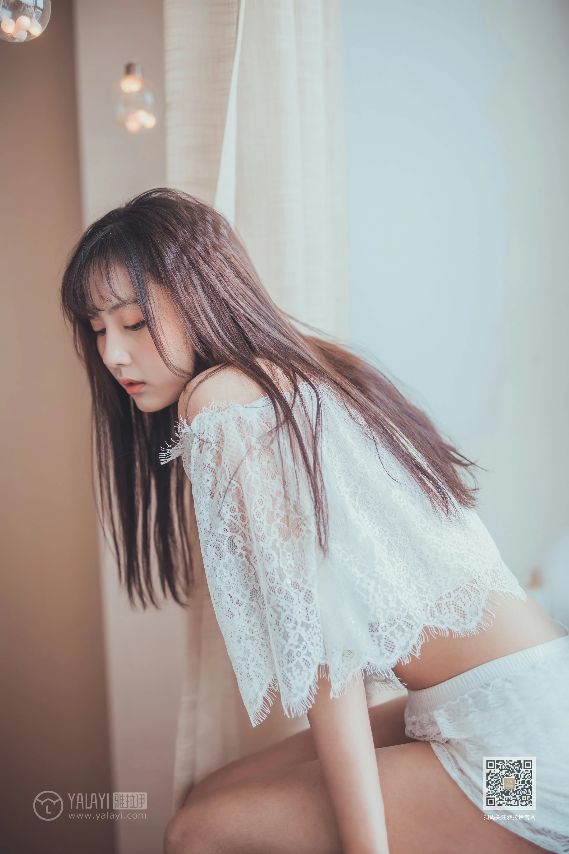 [YALAYI雅拉伊]Vol.588 清水有毒 唐芯 白色透视镂空上衣加短裤性感私房写真集第4张