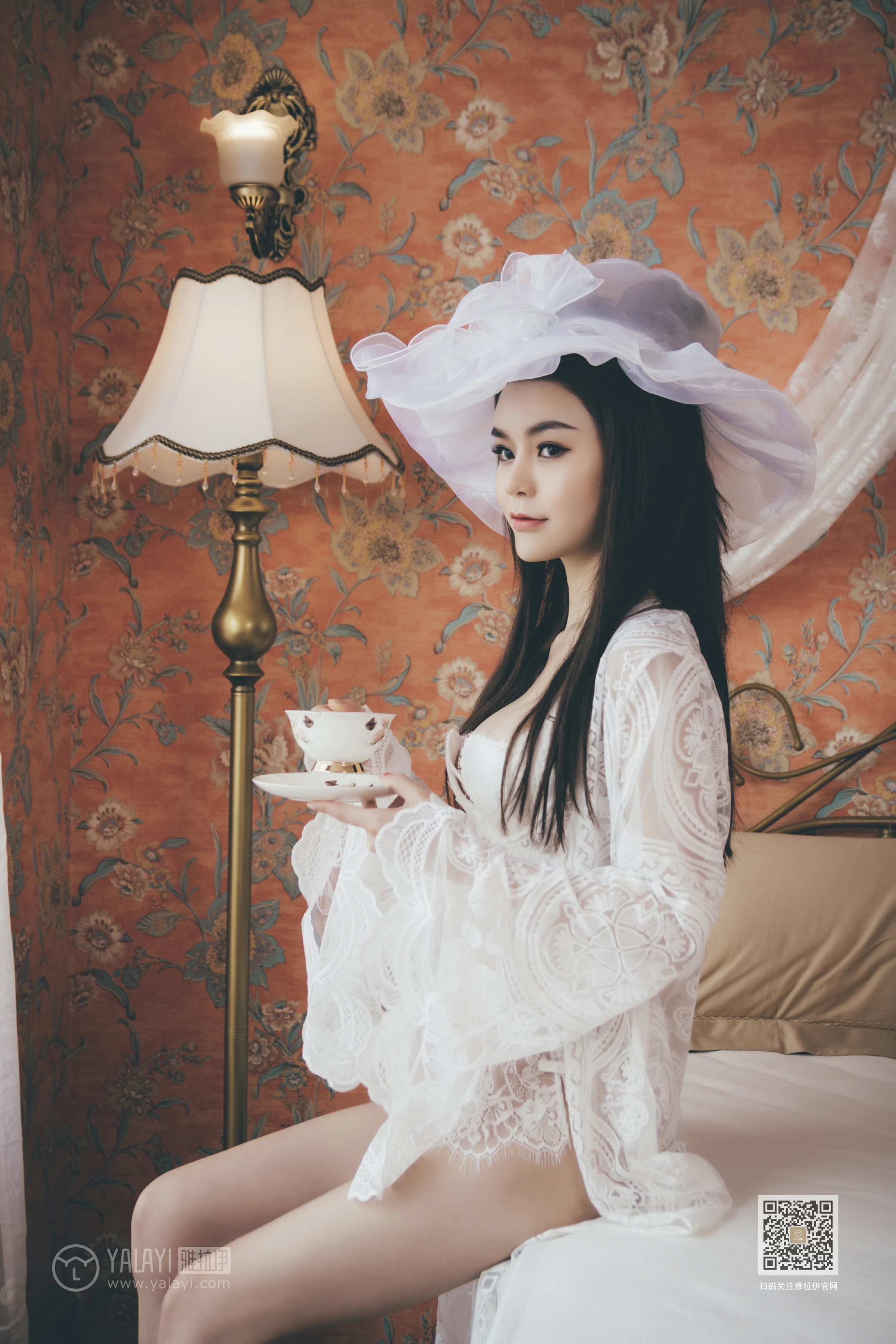 [YALAYI雅拉伊]Vol.594 第一次拍写真 蓉蓉 白色镂空睡衣加白色蕾丝内衣性感私房写真集第1张