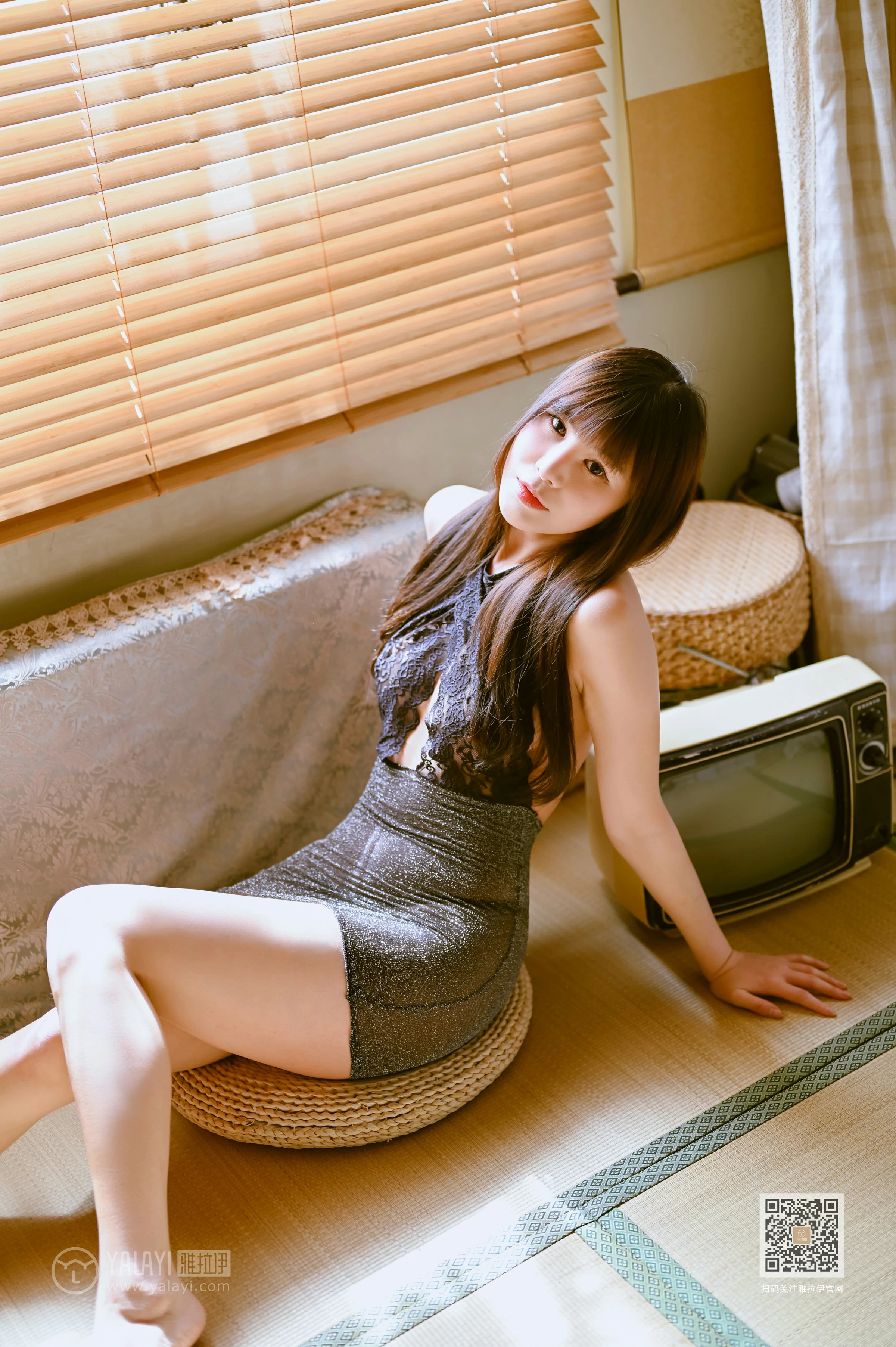 [YALAYI雅拉伊]Vol.595 婀娜 斯雯 灰色紧身透视连衣裙性感私房写真集第2张