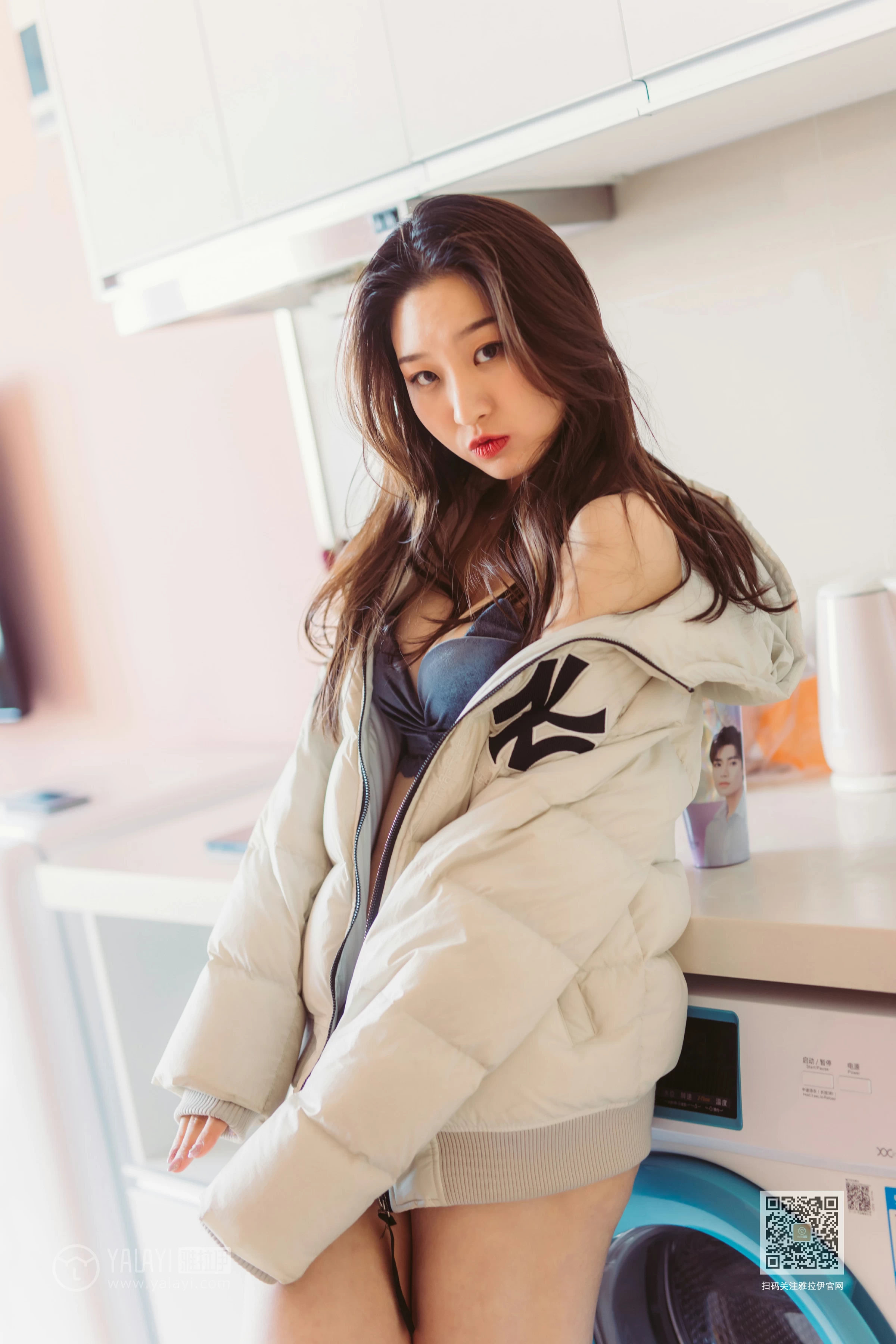 [YALAYI雅拉伊]NO.603 《新晋女友》明月 蓝色蕾丝内衣居家性感私房写真集第2张