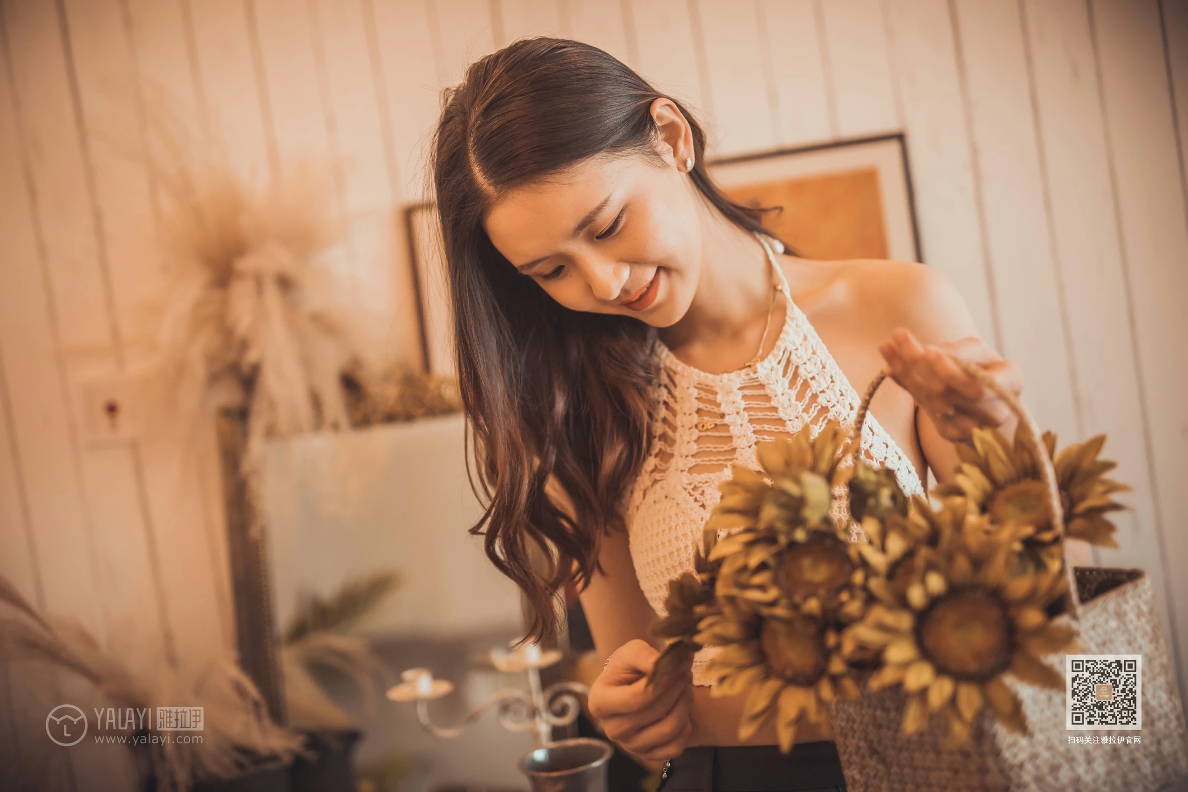 [YALAYI雅拉伊]NO.614 《我们约会吧》 尹梦 白色镂空内衣加灰色短裙性感私房写真集第9张