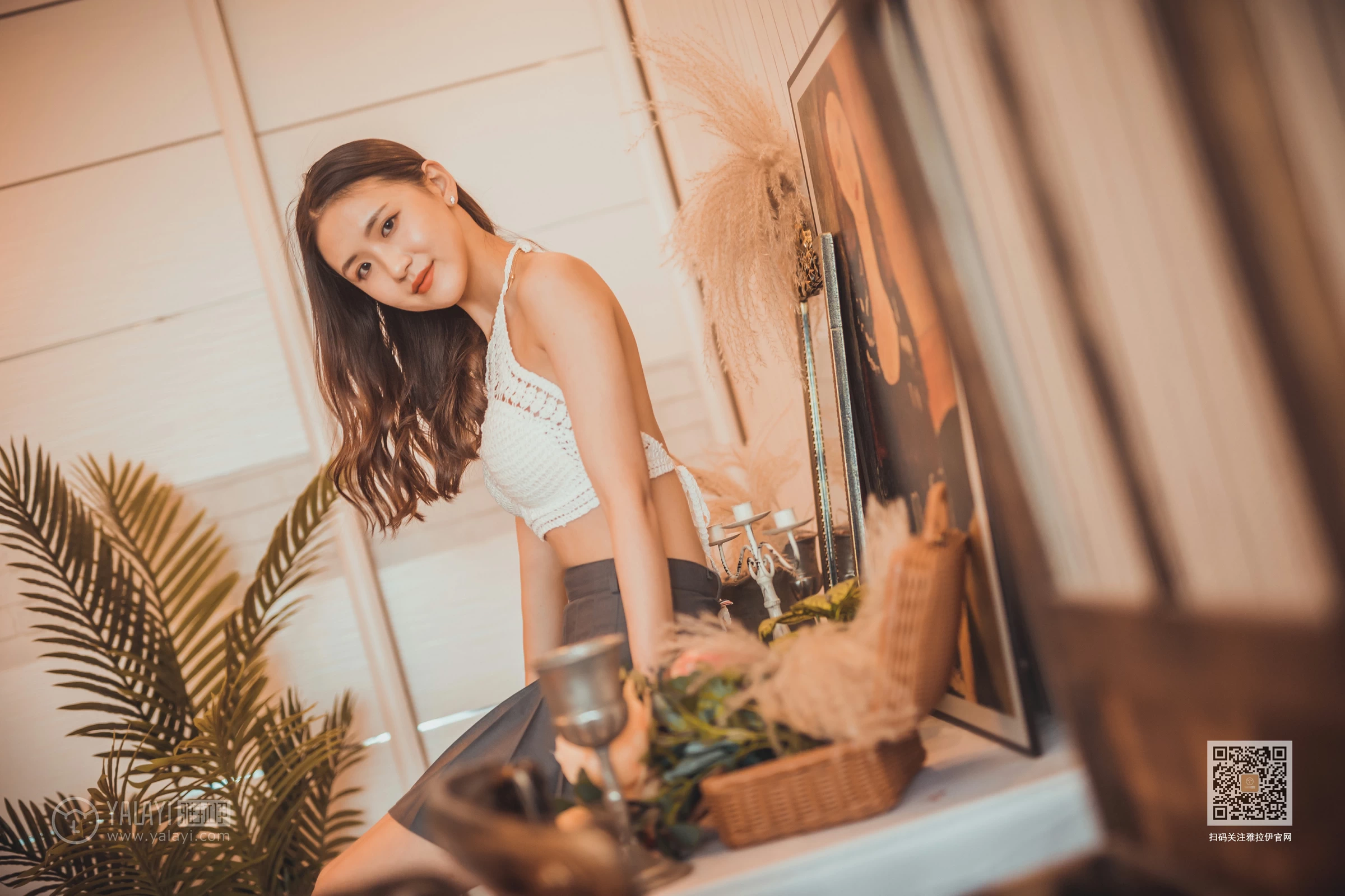 [YALAYI雅拉伊]NO.614 《我们约会吧》 尹梦 白色镂空内衣加灰色短裙性感私房写真集第13张
