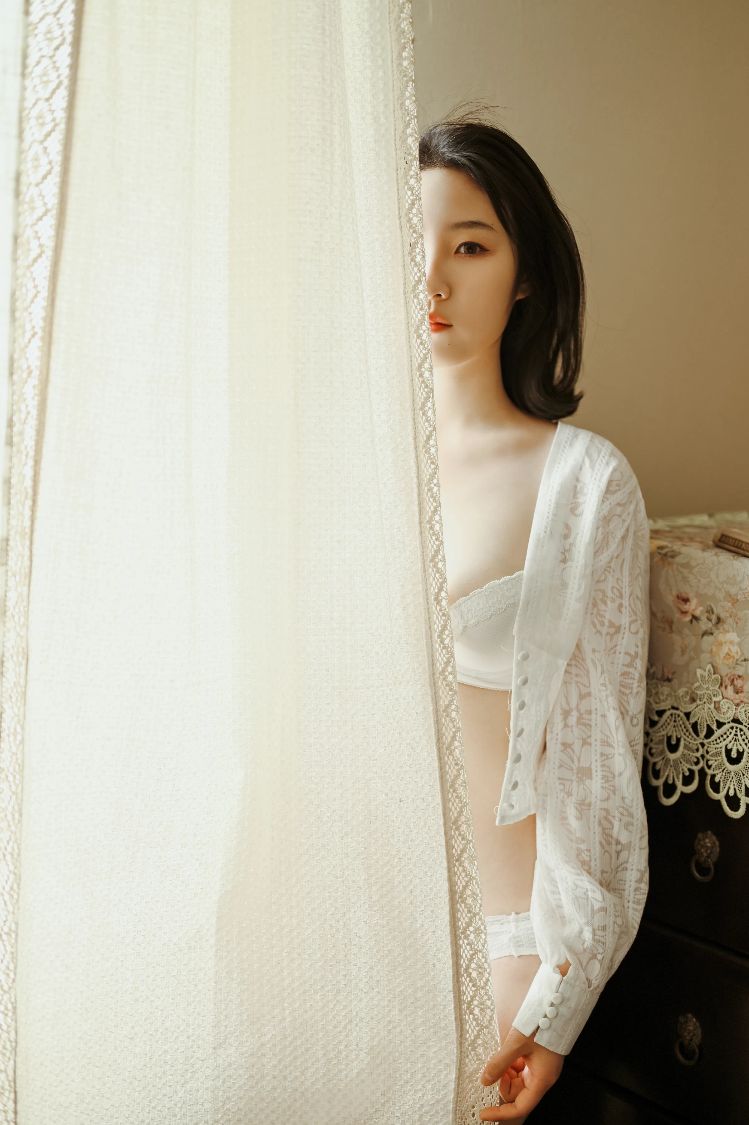 [YALAYI雅拉伊]NO.615 《闺中处子》 沈伊 白色透视镂空衬衫加内衣性感私房写真集第5张