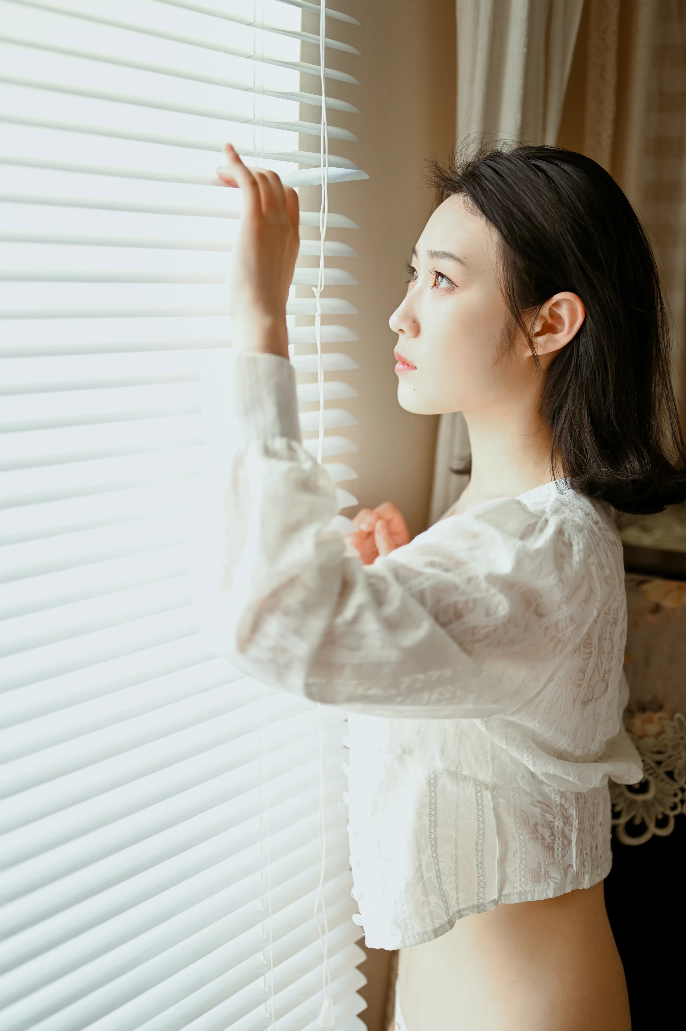 [YALAYI雅拉伊]NO.615 《闺中处子》 沈伊 白色透视镂空衬衫加内衣性感私房写真集第12张