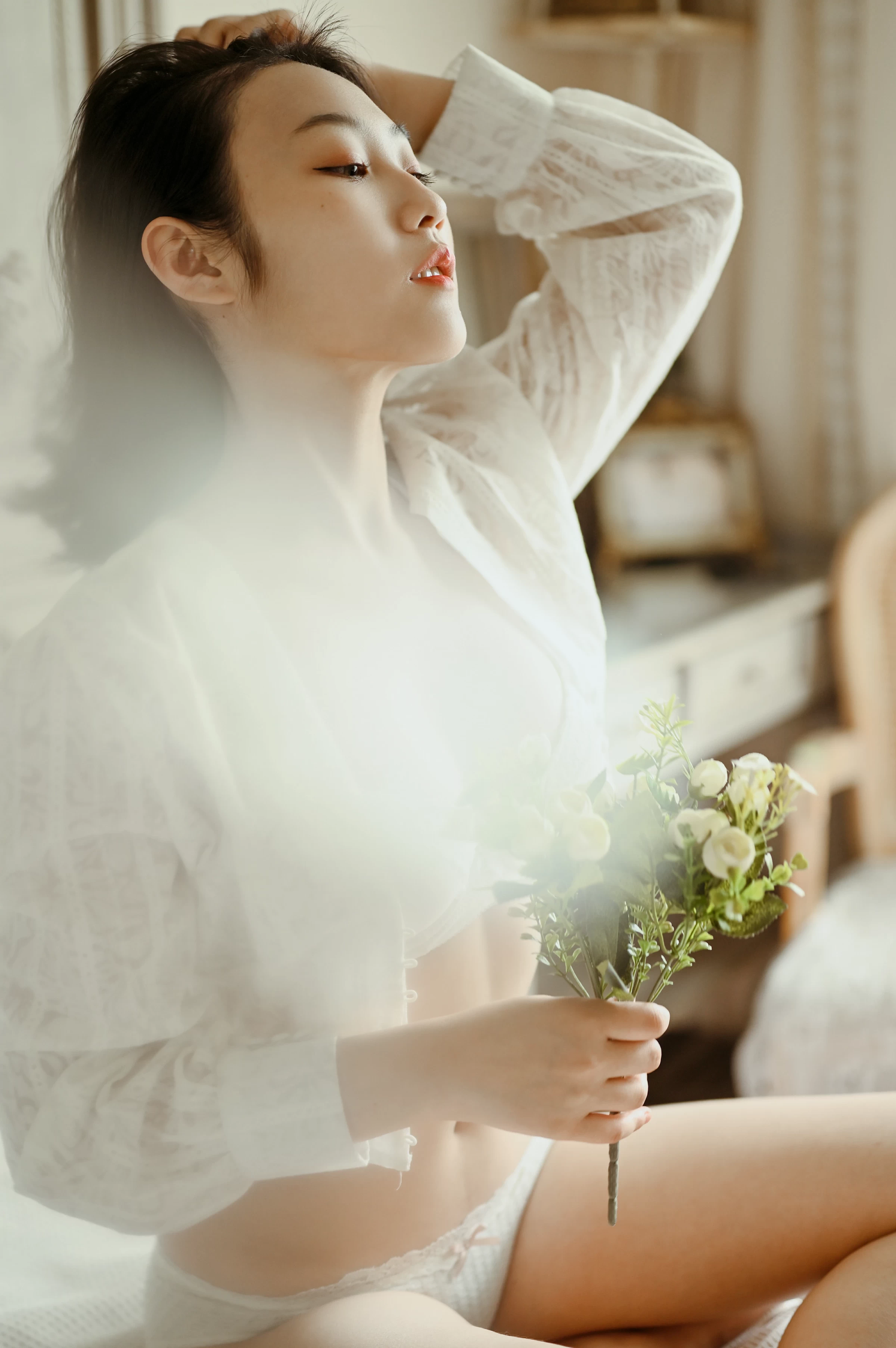 [YALAYI雅拉伊]NO.615 《闺中处子》 沈伊 白色透视镂空衬衫加内衣性感私房写真集第17张