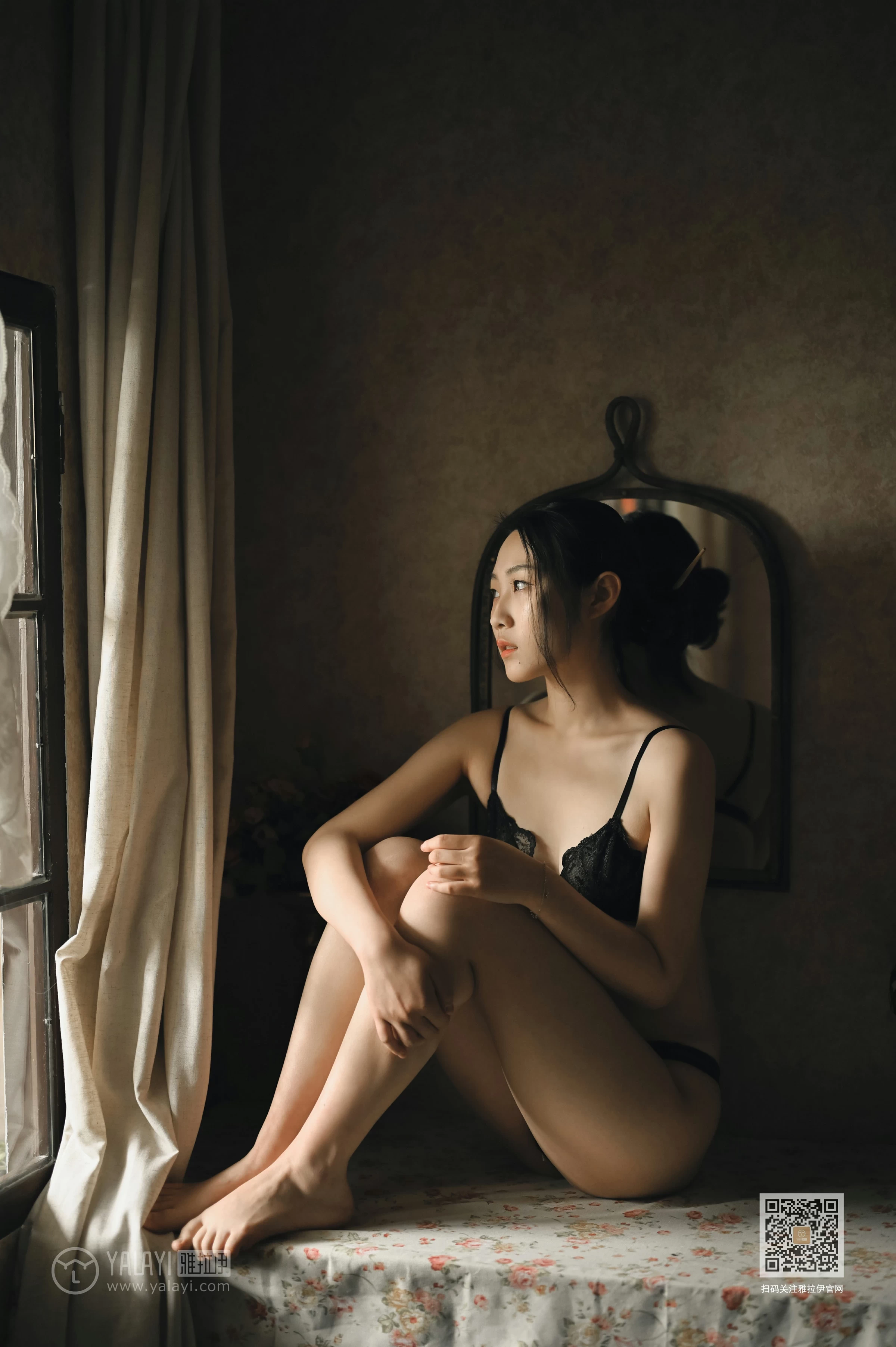 [YALAYI雅拉伊]NO.625 《静女》 沈伊 黑色真丝睡衣加蕾丝内衣性感私房写真集第7张