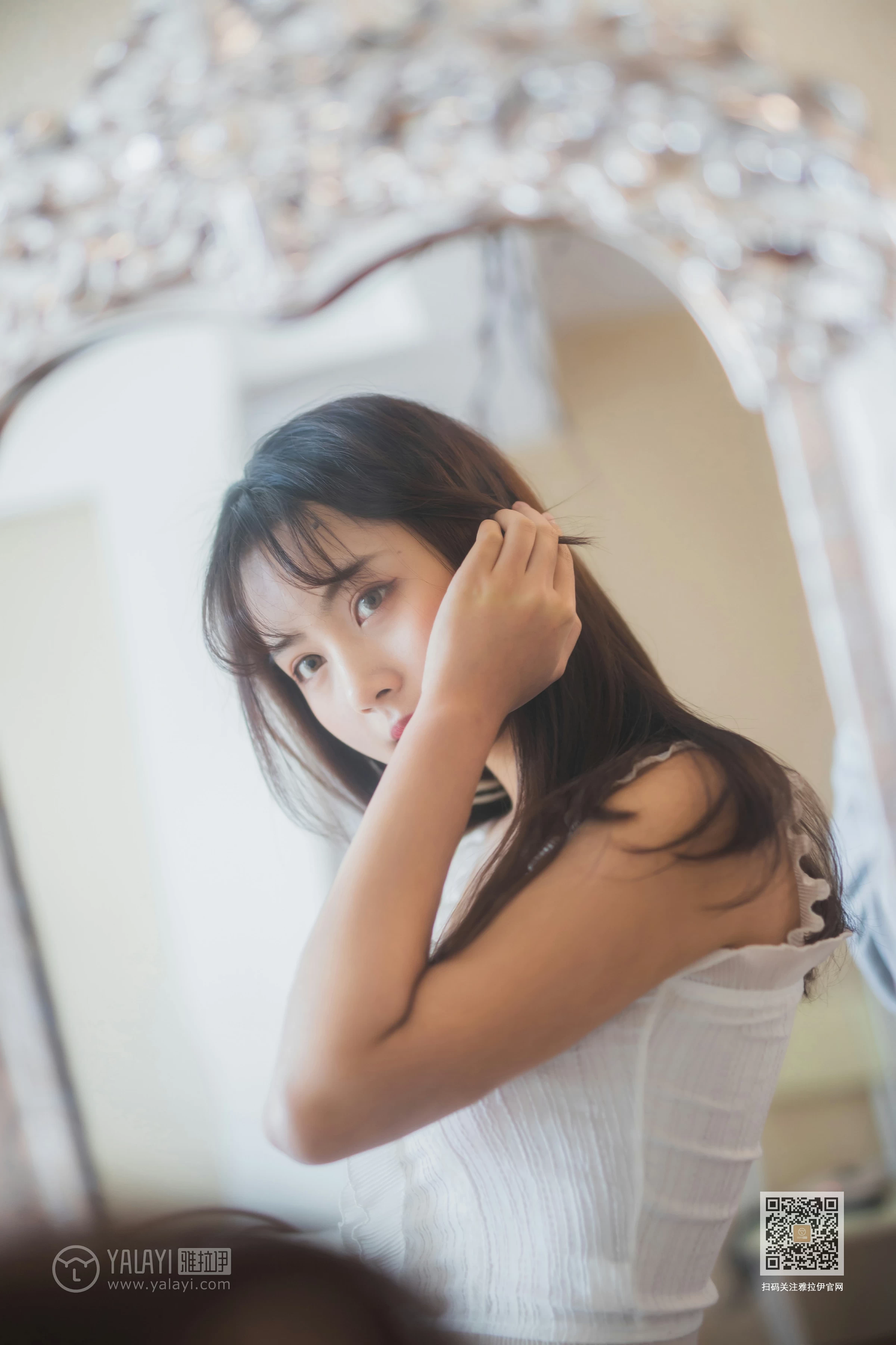 [YALAYI雅拉伊]NO.627 《试衣间》 唐芯 白色蕾丝背心加牛仔热裤性感私房写真集第11张