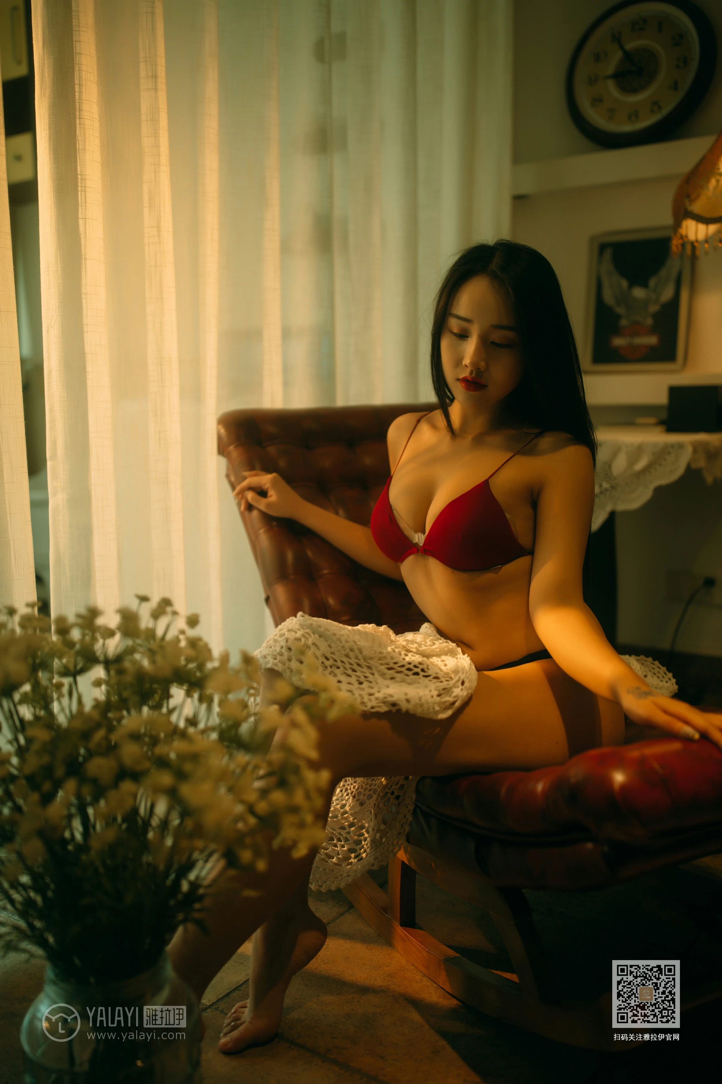 [YALAYI雅拉伊]NO.630 《华灯初上》 优优 白色透视衬衫加红色内衣性感私房写真集第9张