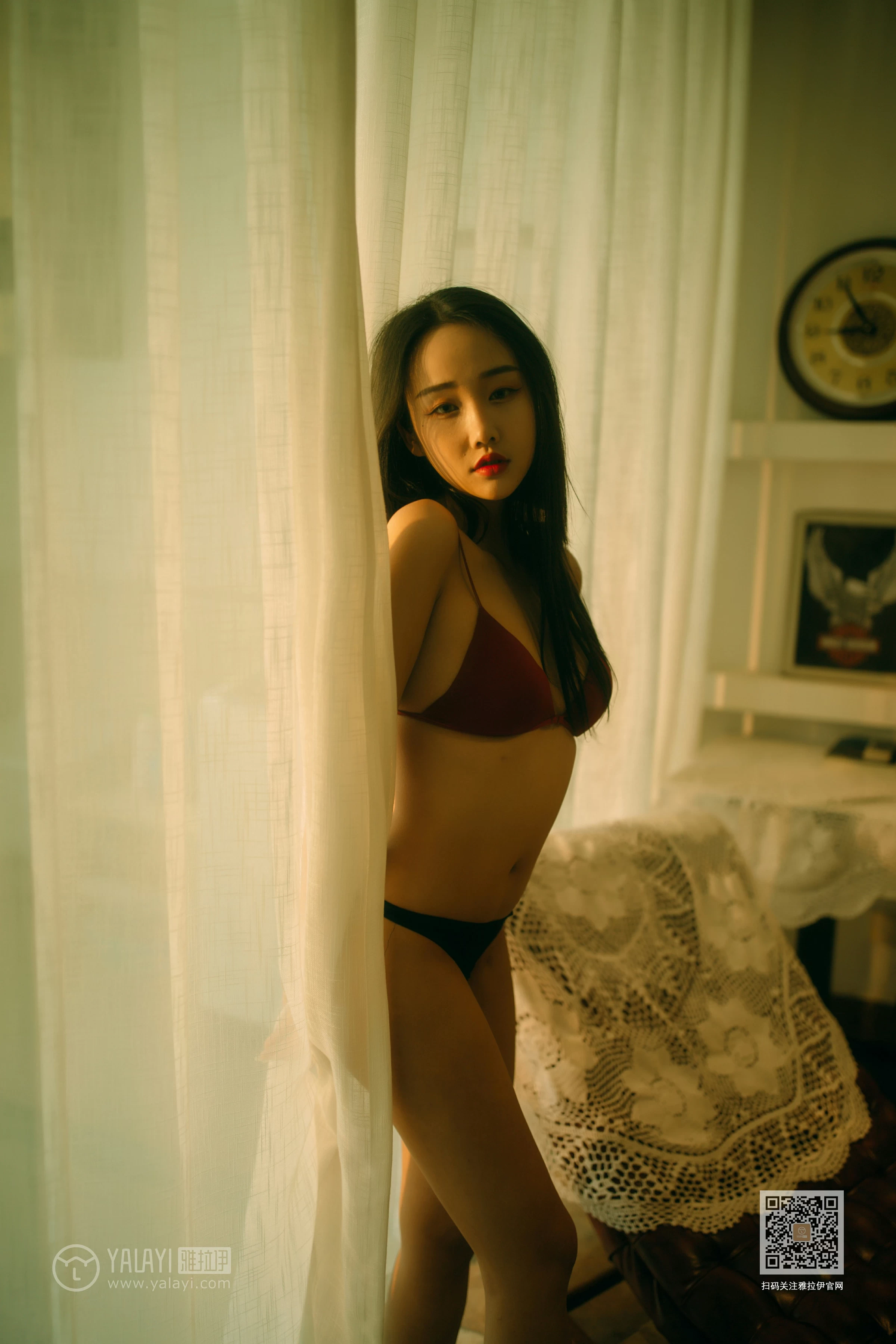 [YALAYI雅拉伊]NO.630 《华灯初上》 优优 白色透视衬衫加红色内衣性感私房写真集第12张