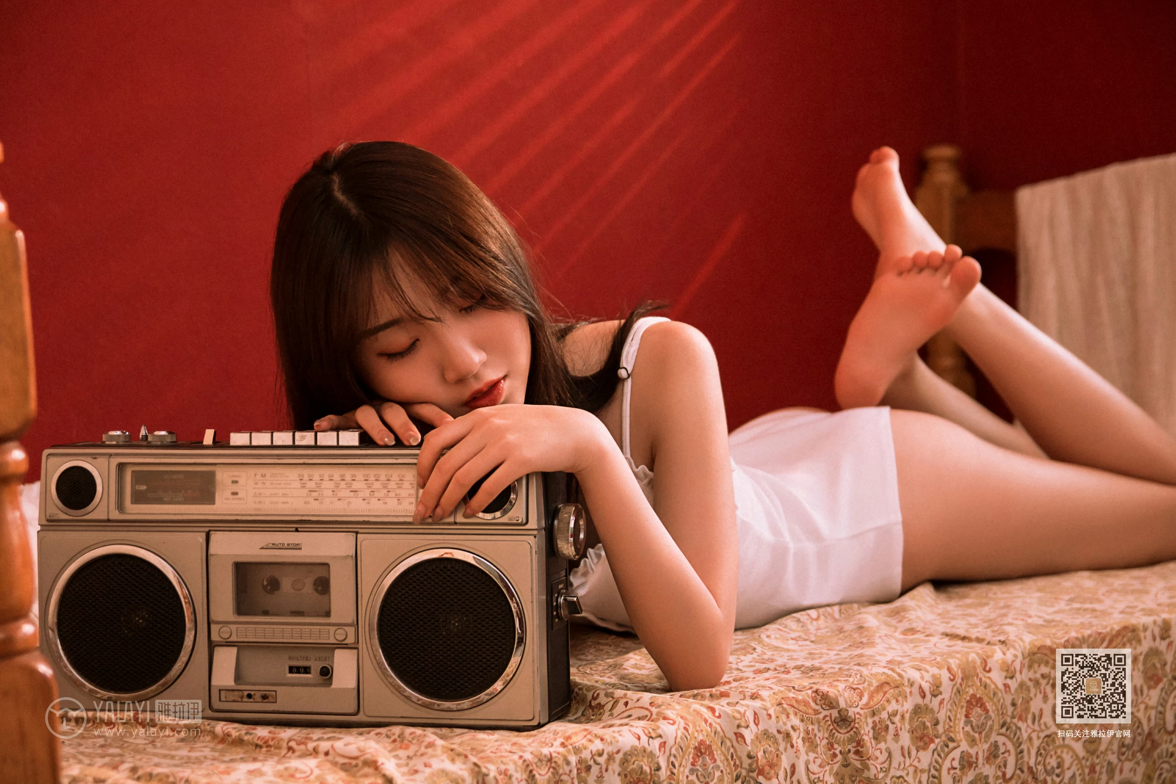 [YALAYI雅拉伊]NO.631 《复古萌妹》 小乔 白色吊带连体内衣性感私房写真集第3张