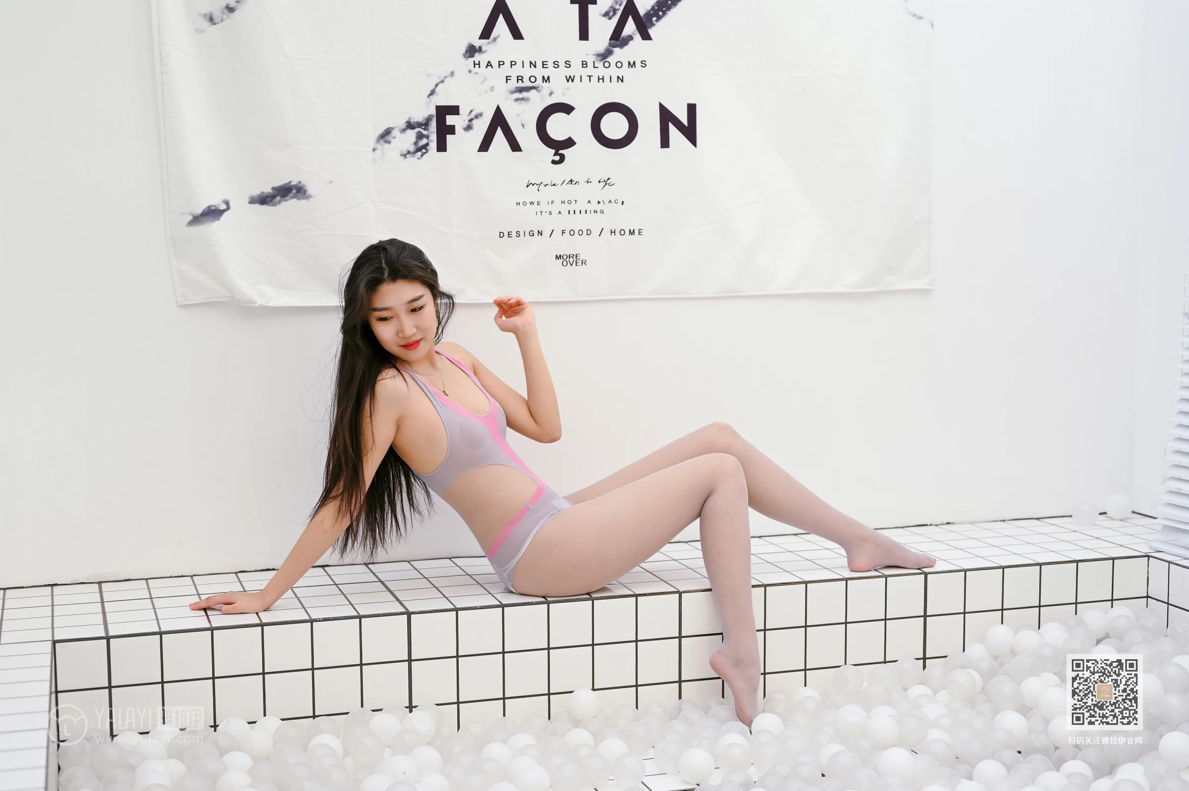 [YALAYI雅拉伊]NO.637 《极度触感》 玫瑰 灰色连体比基尼泳装加灰丝美腿性感私房写真集第2张