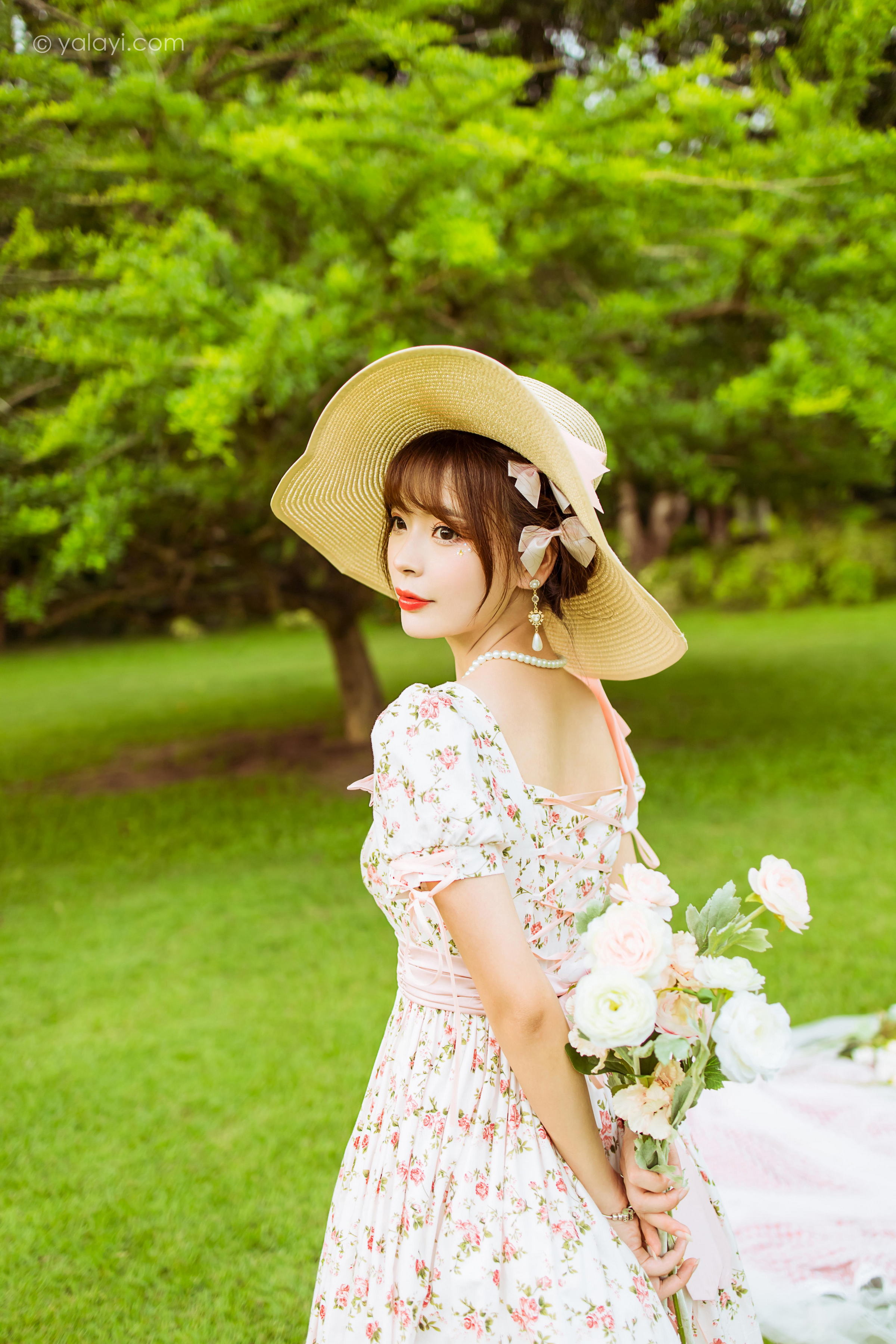 [YALAYI雅拉伊]2022.09.15 告白 程小蝶 白色复古连衣裙加白色绵袜清纯写真集第7张
