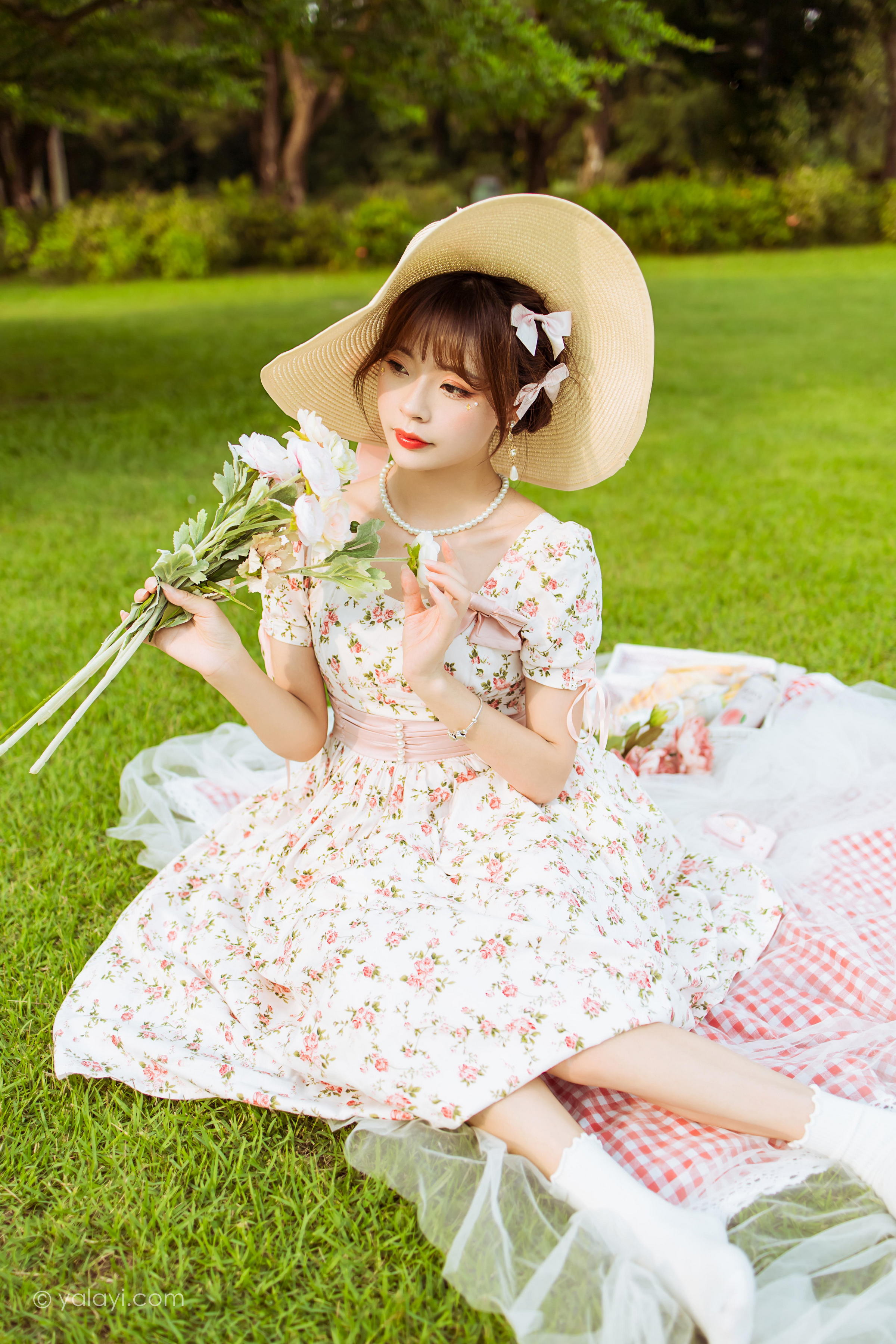 [YALAYI雅拉伊]2022.09.15 告白 程小蝶 白色复古连衣裙加白色绵袜清纯写真集第12张