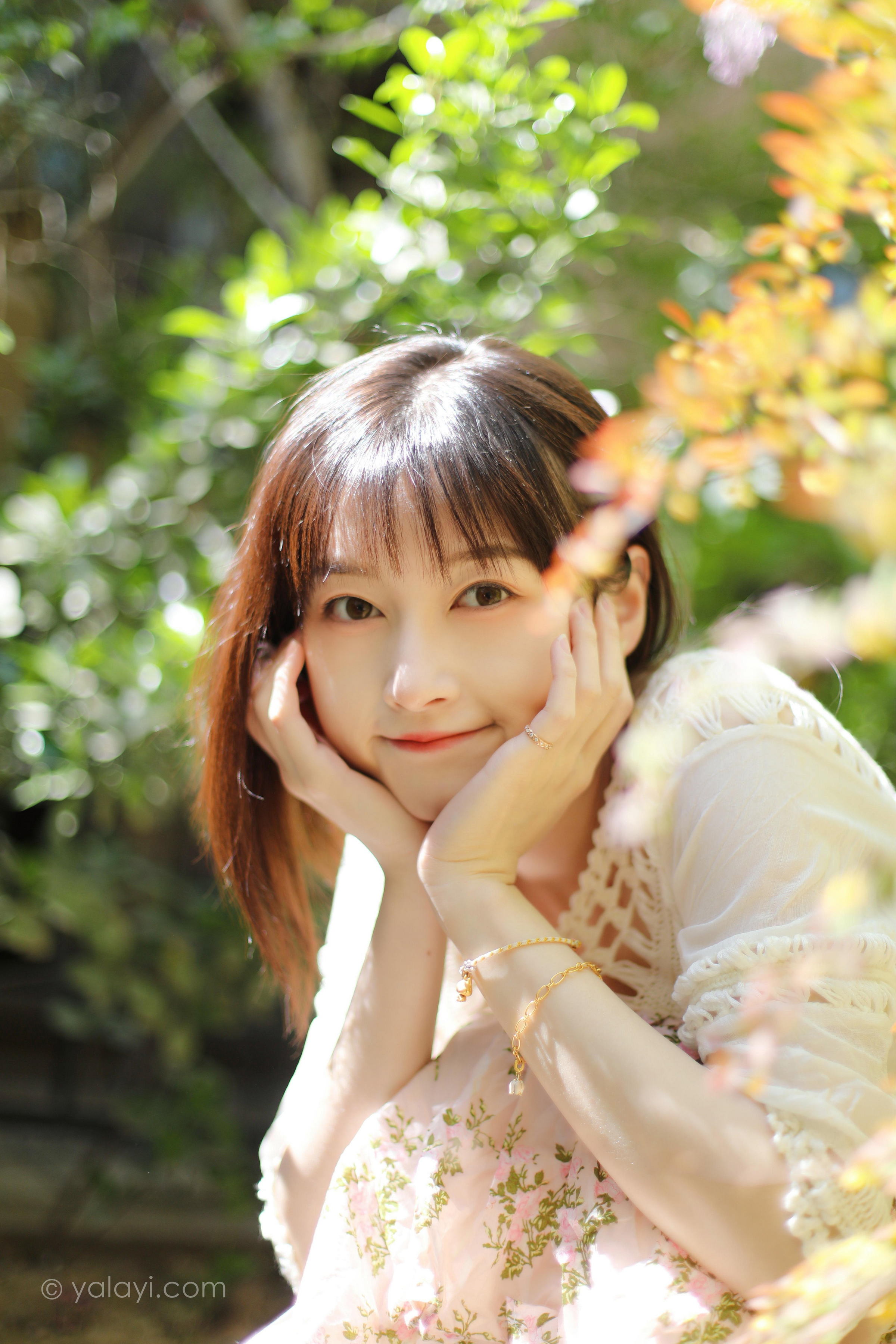 [YALAYI雅拉伊]2022.09.22 光晕 京京 白色镂空连衣裙加粉色长裙清纯写真集第3张