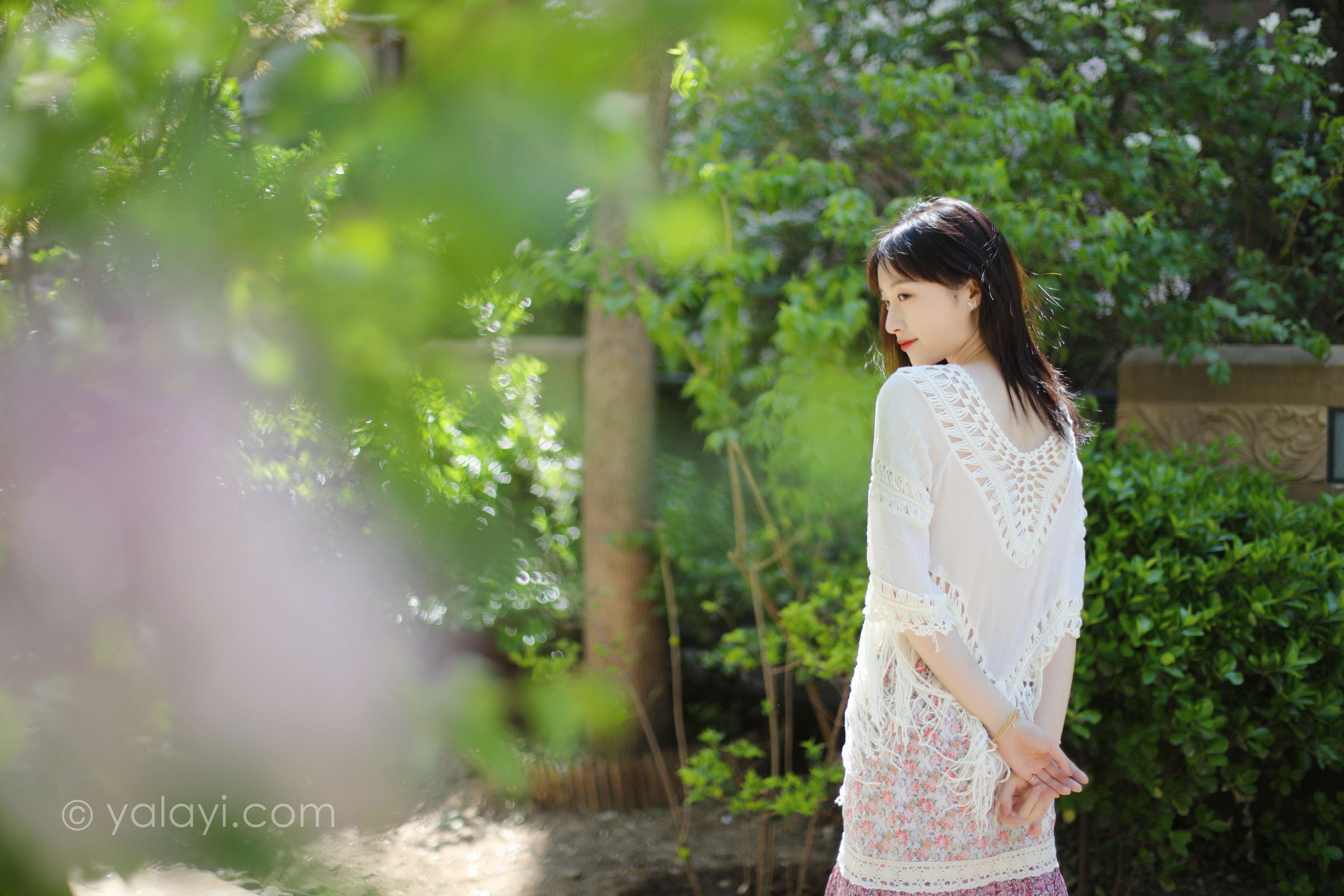 [YALAYI雅拉伊]2022.09.22 光晕 京京 白色镂空连衣裙加粉色长裙清纯写真集第5张