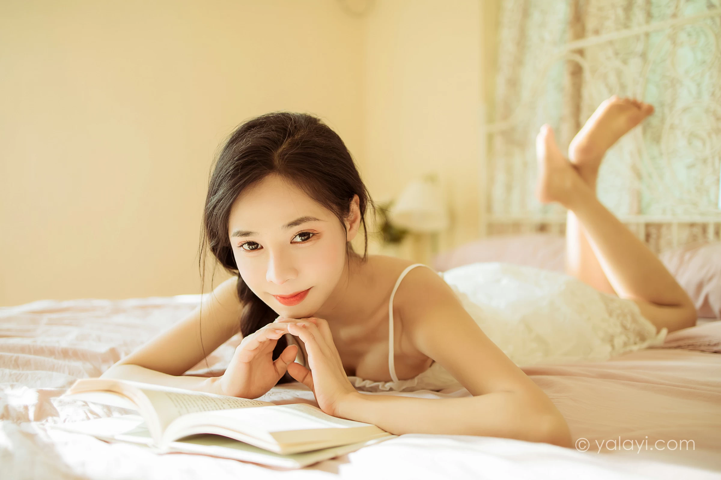 [YALAYI雅拉伊]2022.01.21 有一点生气 诗咏 白色吊带连衣裙性感写真集第4张