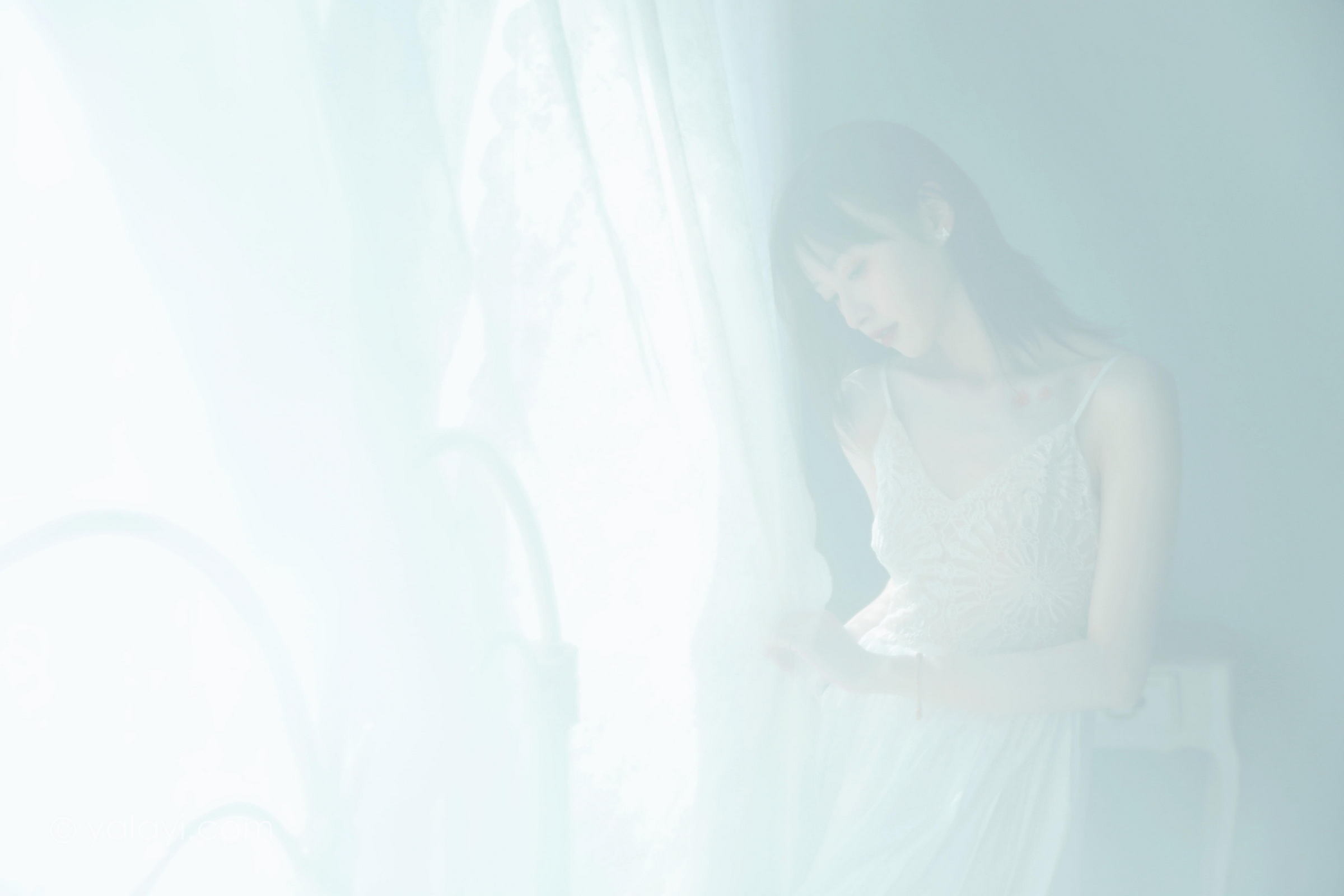 [YALAYI雅拉伊]2022.07.16 唤 京京 白色吊带蕾丝连衣裙居家清纯写真集第13张