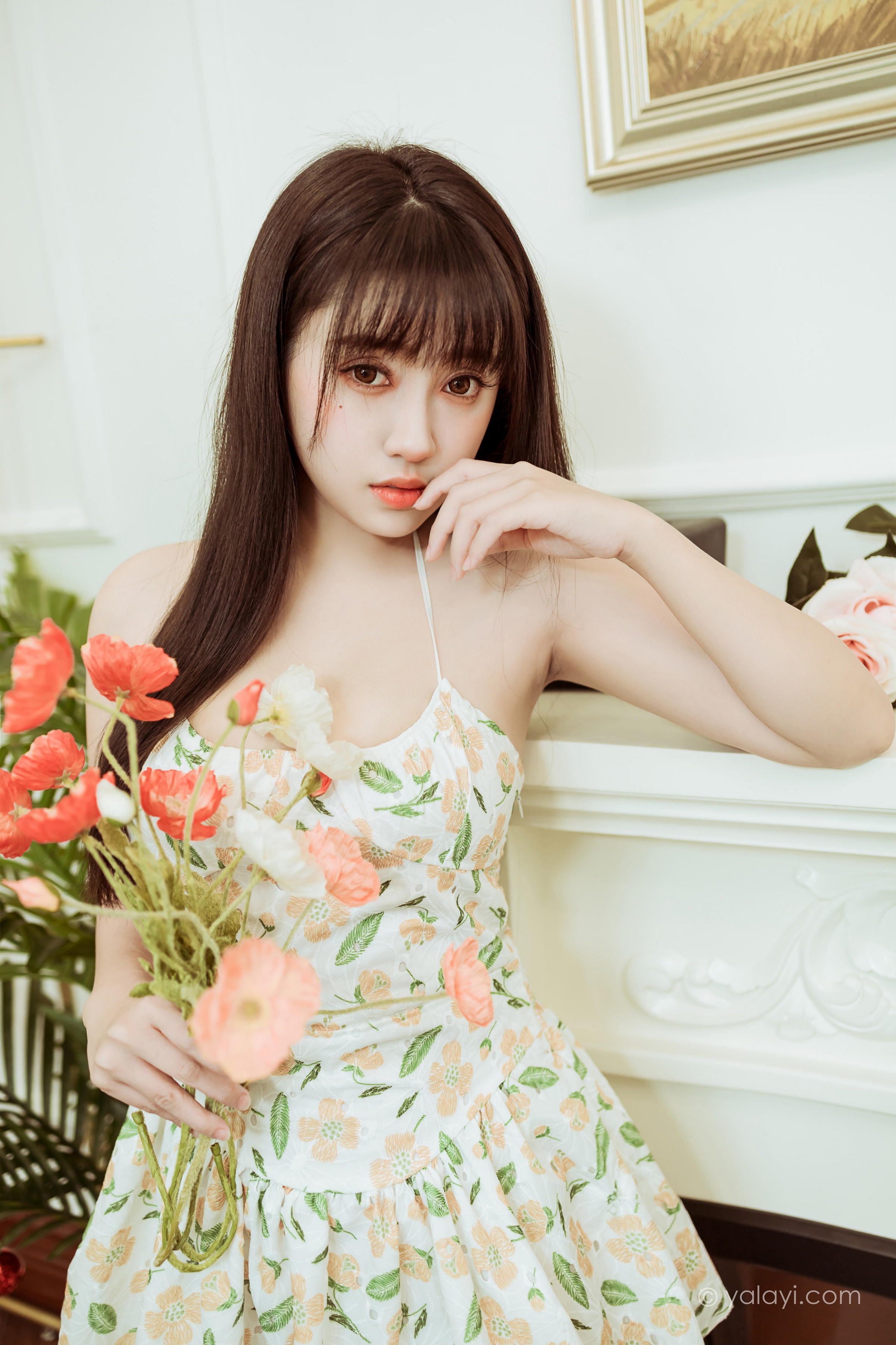 [YALAYI雅拉伊]2022.02.25 花花姑娘 虞艺 白色吊带连衣裙居家性感私房写真集第2张